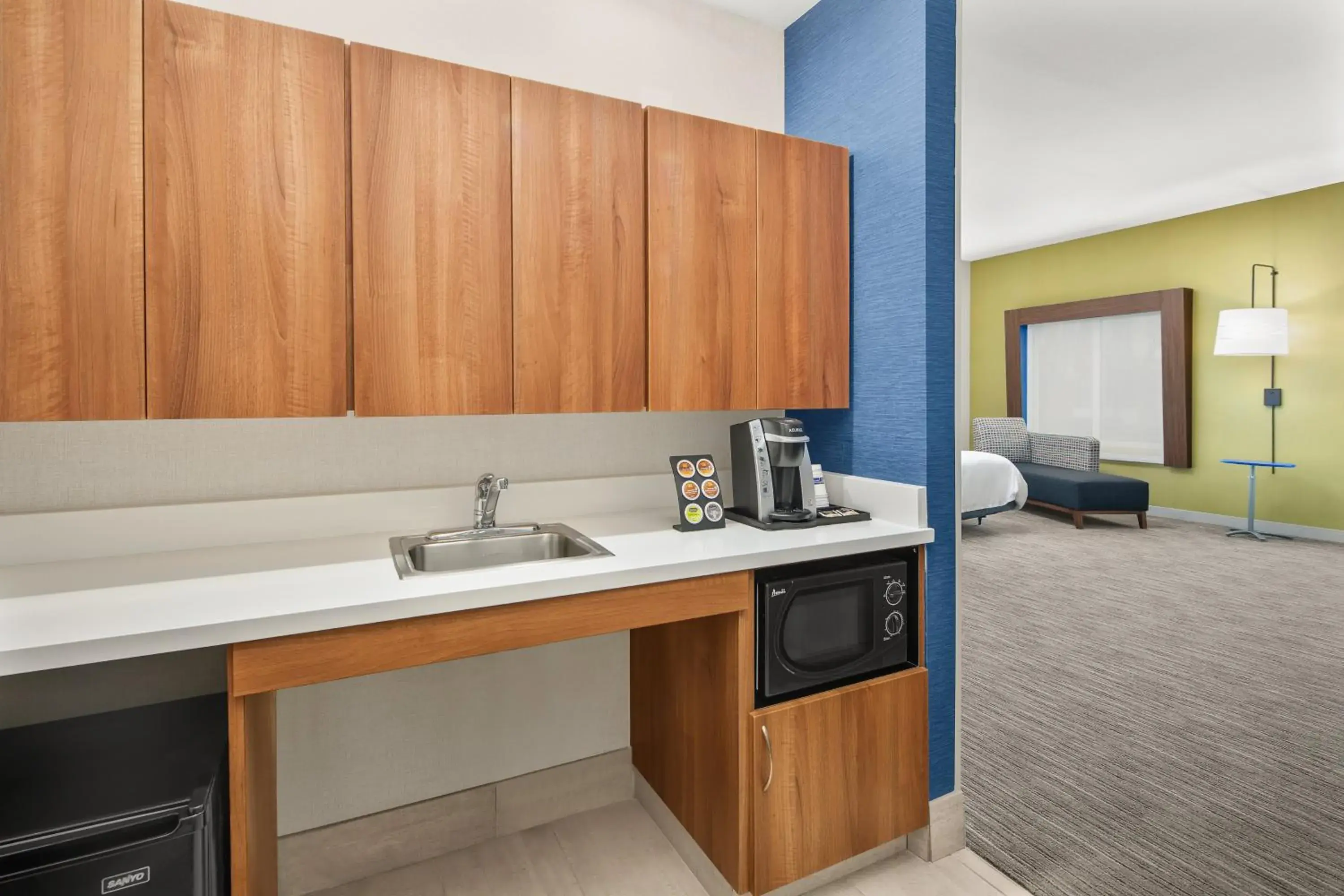 Photo of the whole room, Bathroom in Holiday Inn Express Hotel & Suites Sacramento Airport Natomas