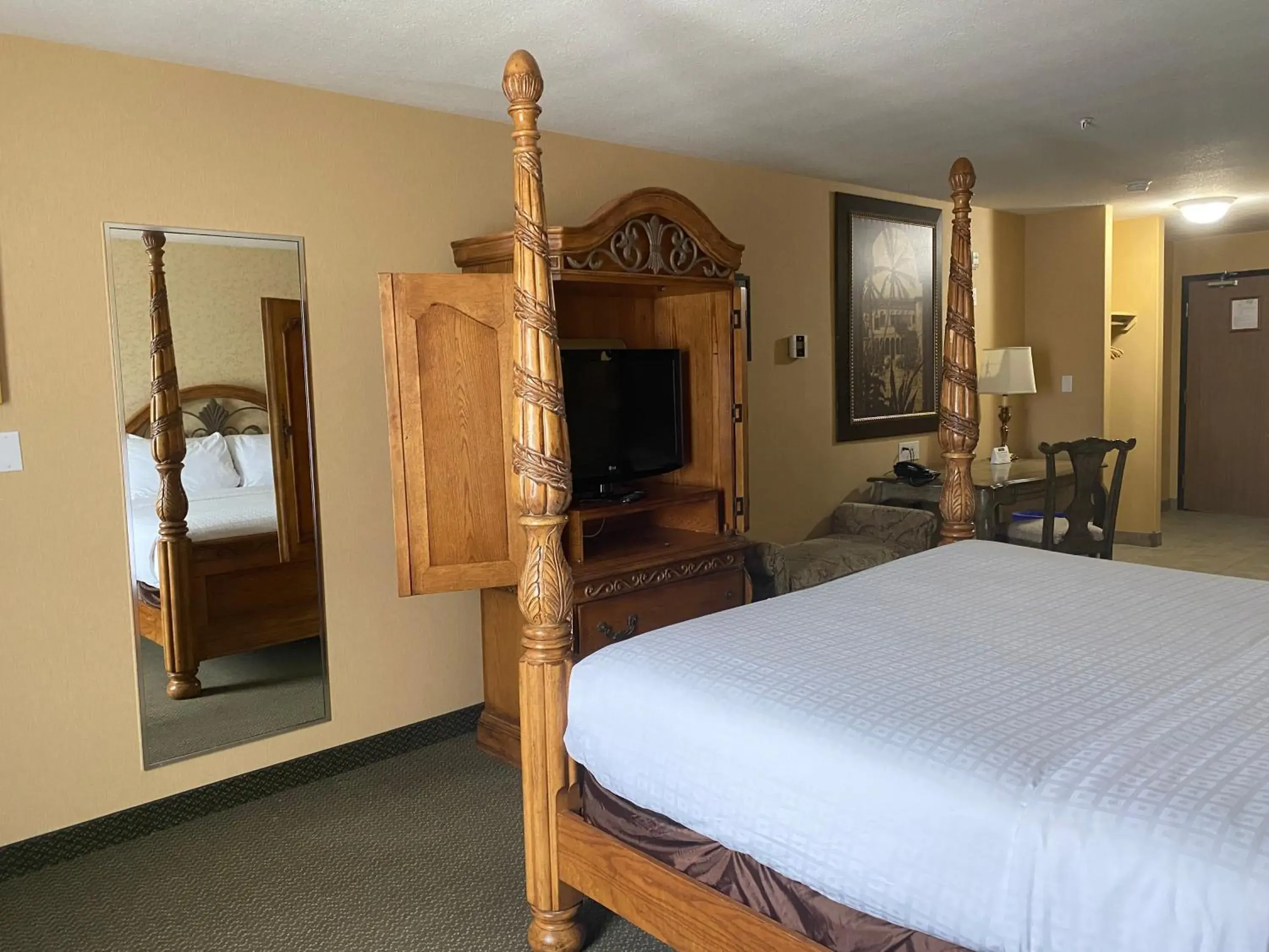 Bedroom, Bed in Merit Hotel & Suites Bedroom, Bed in Merit Hotel & Suites