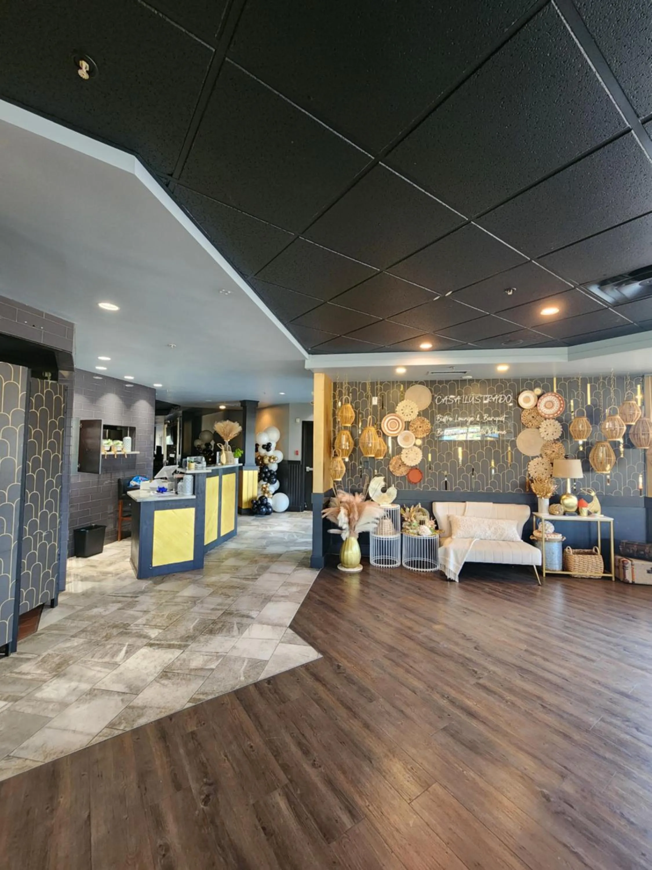 Restaurant/places to eat in Merit Hotel & Suites