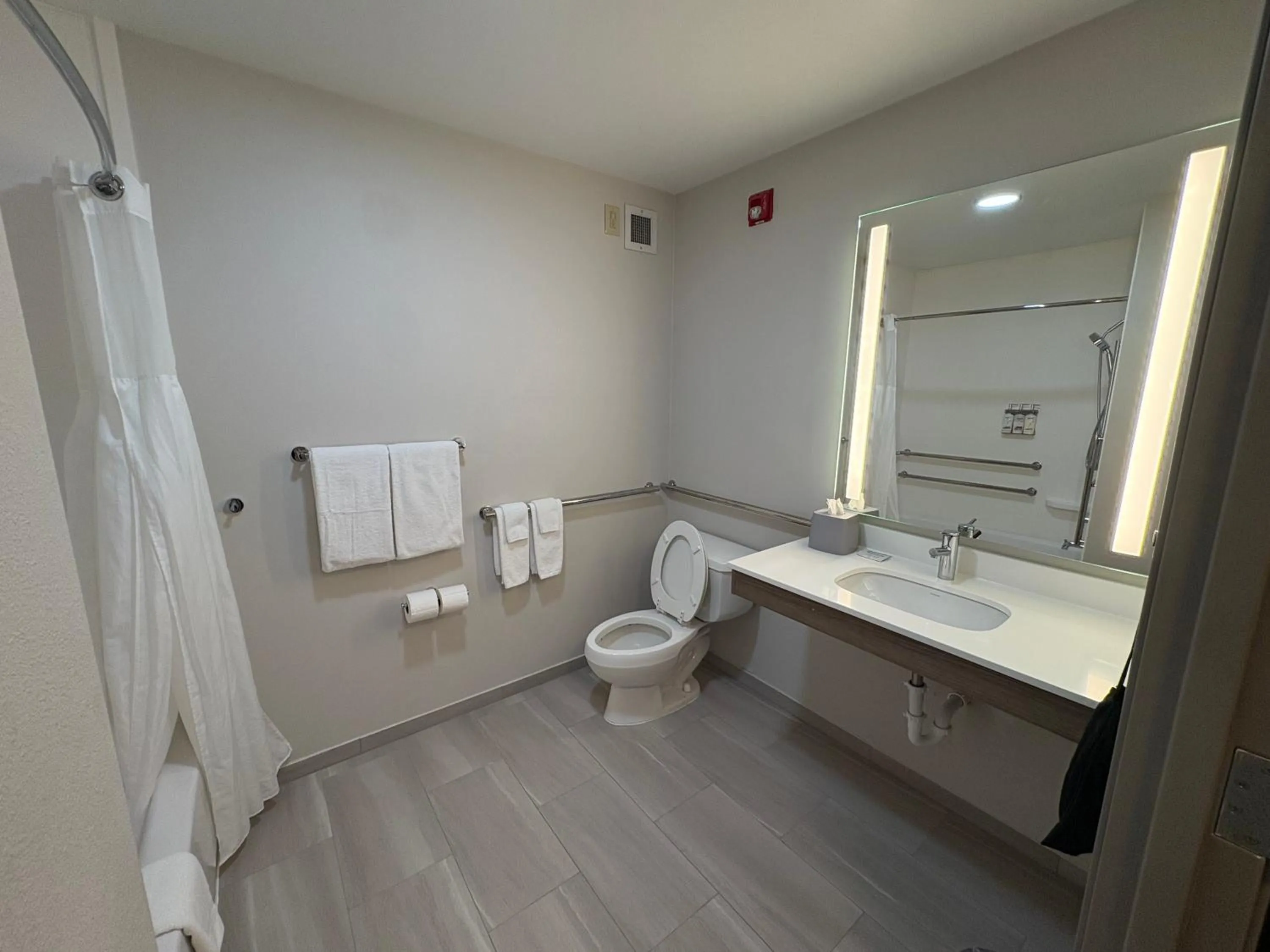 Bathroom in Holiday Inn Express Hotel & Suites Lafayette by IHG