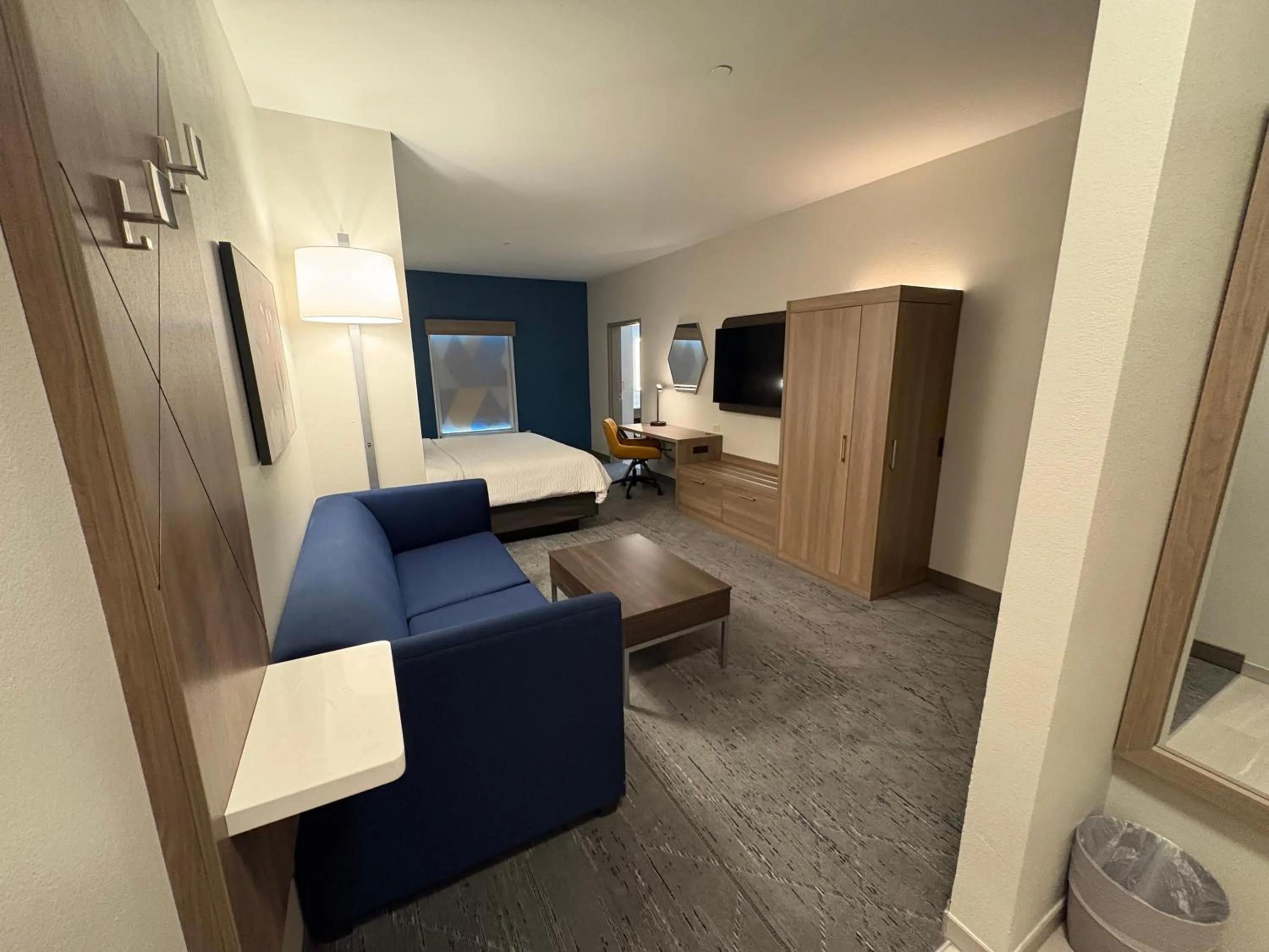 Photo of the whole room, Bed in Holiday Inn Express Hotel & Suites Lafayette by IHG