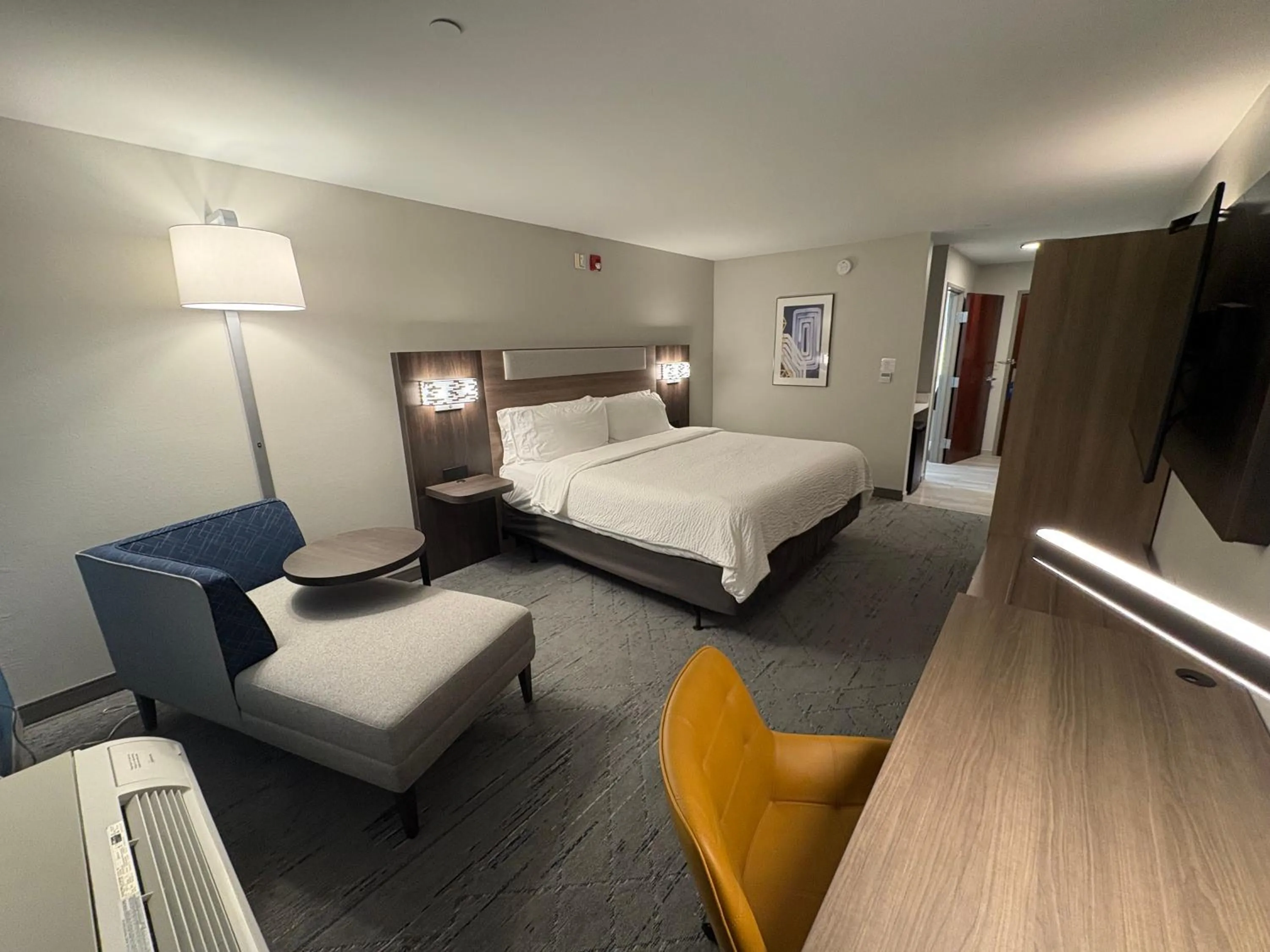 Photo of the whole room, Bed in Holiday Inn Express Hotel & Suites Lafayette by IHG