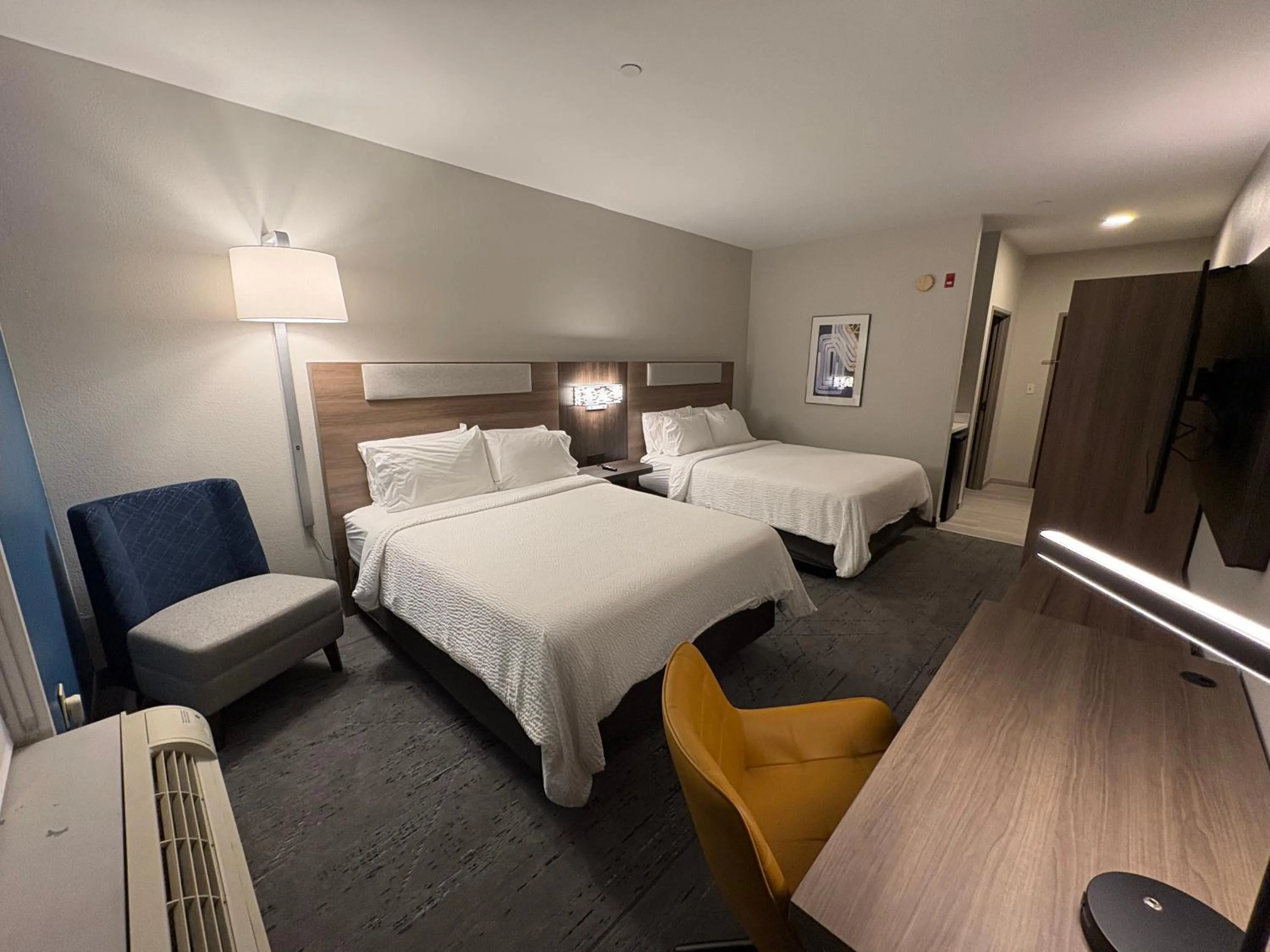 Photo of the whole room, Bed in Holiday Inn Express Hotel & Suites Lafayette by IHG