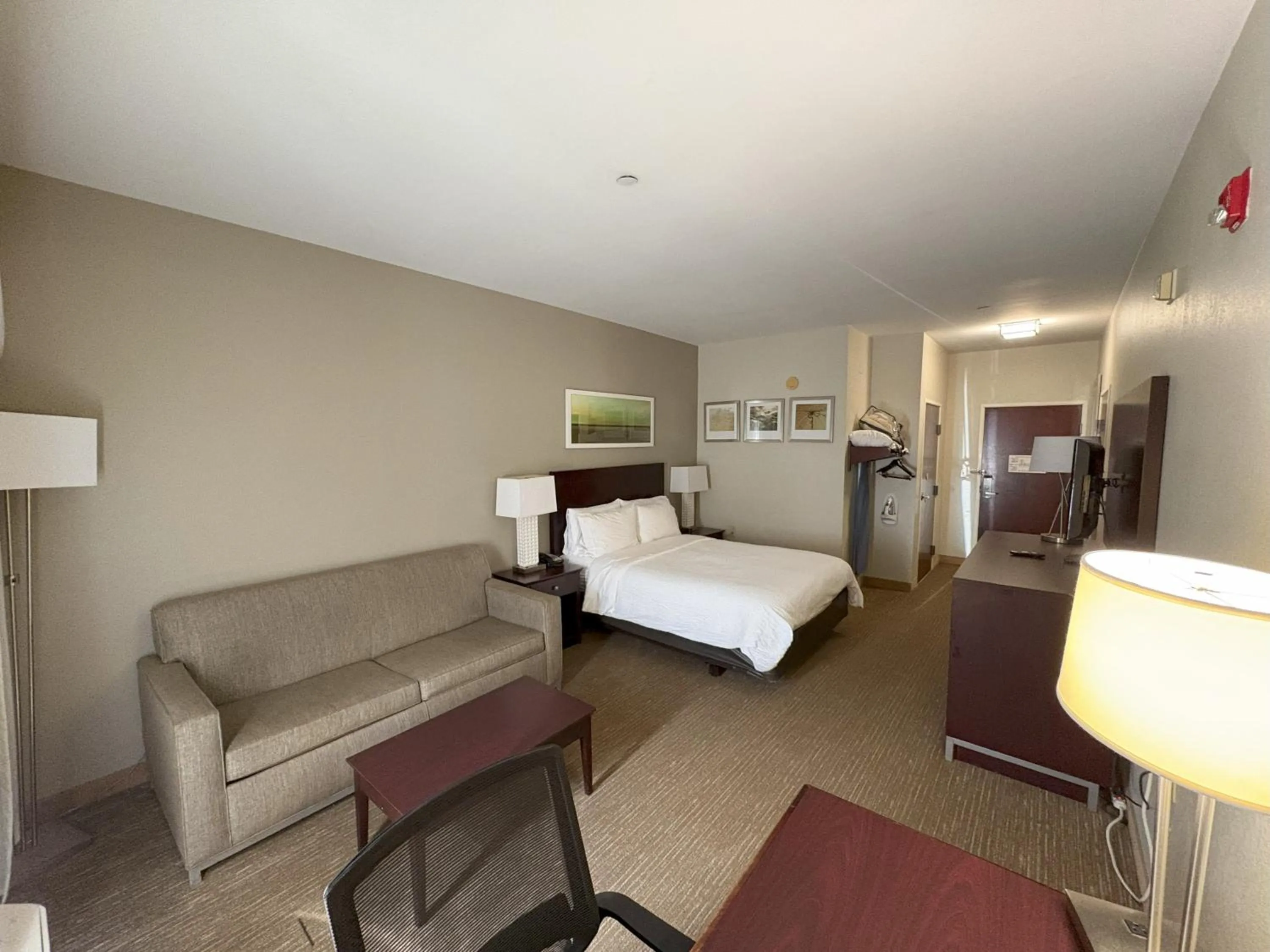 Photo of the whole room, Bed in Holiday Inn Express Hotel & Suites Lafayette by IHG