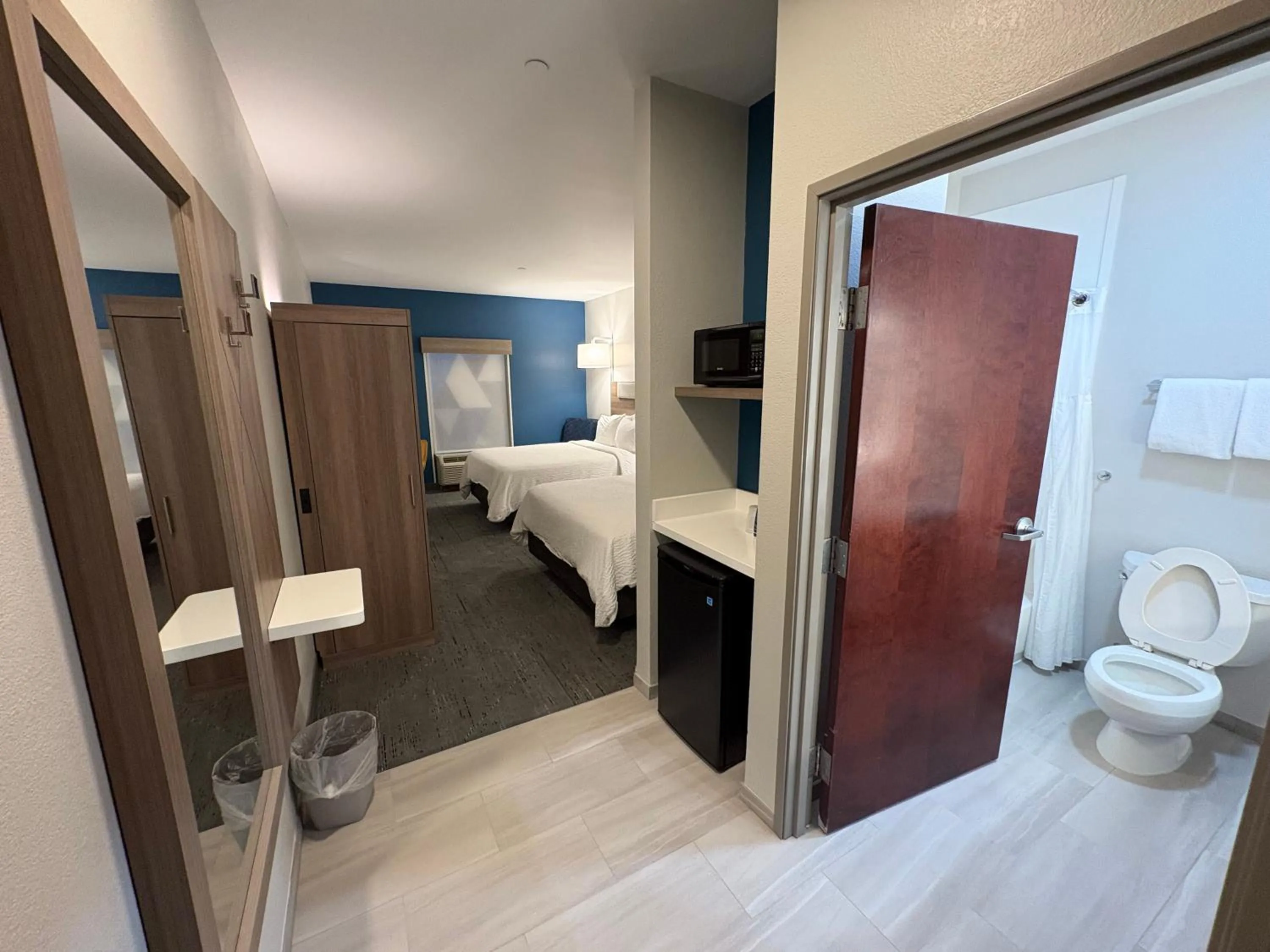 Photo of the whole room in Holiday Inn Express Hotel & Suites Lafayette by IHG