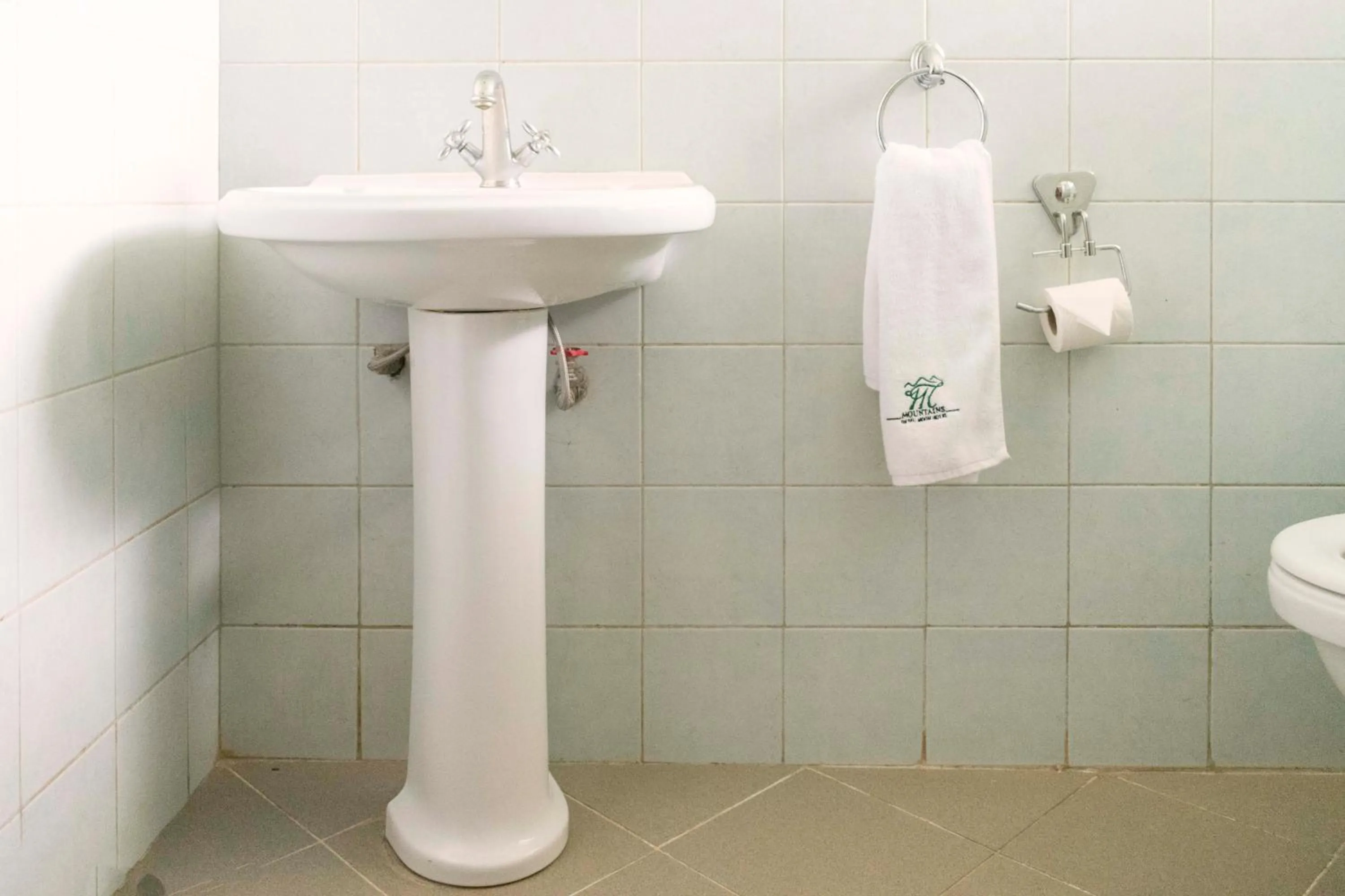 Bathroom in Mountains of the Moon Hotel Fort Portal