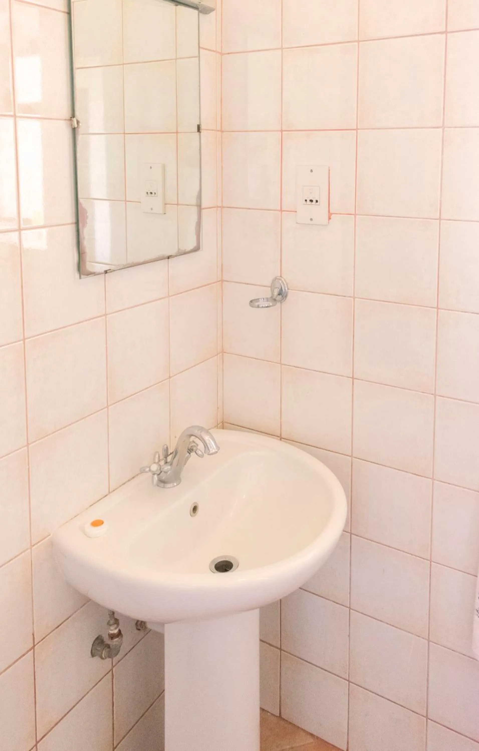 Bathroom in Mountains of the Moon Hotel Fort Portal