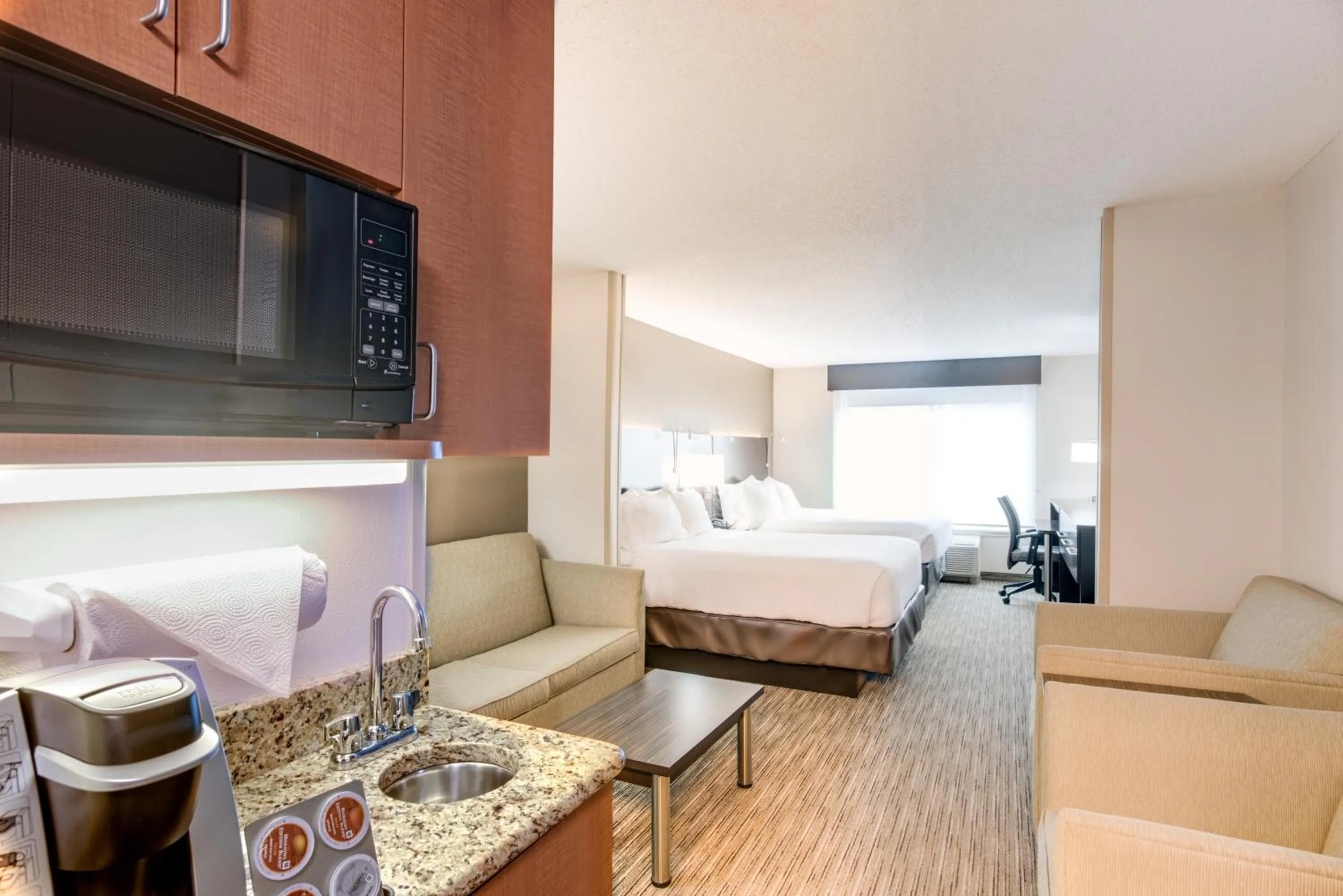 Photo of the whole room, Bed in Holiday Inn Express Hotel & Suites Bethlehem by IHG