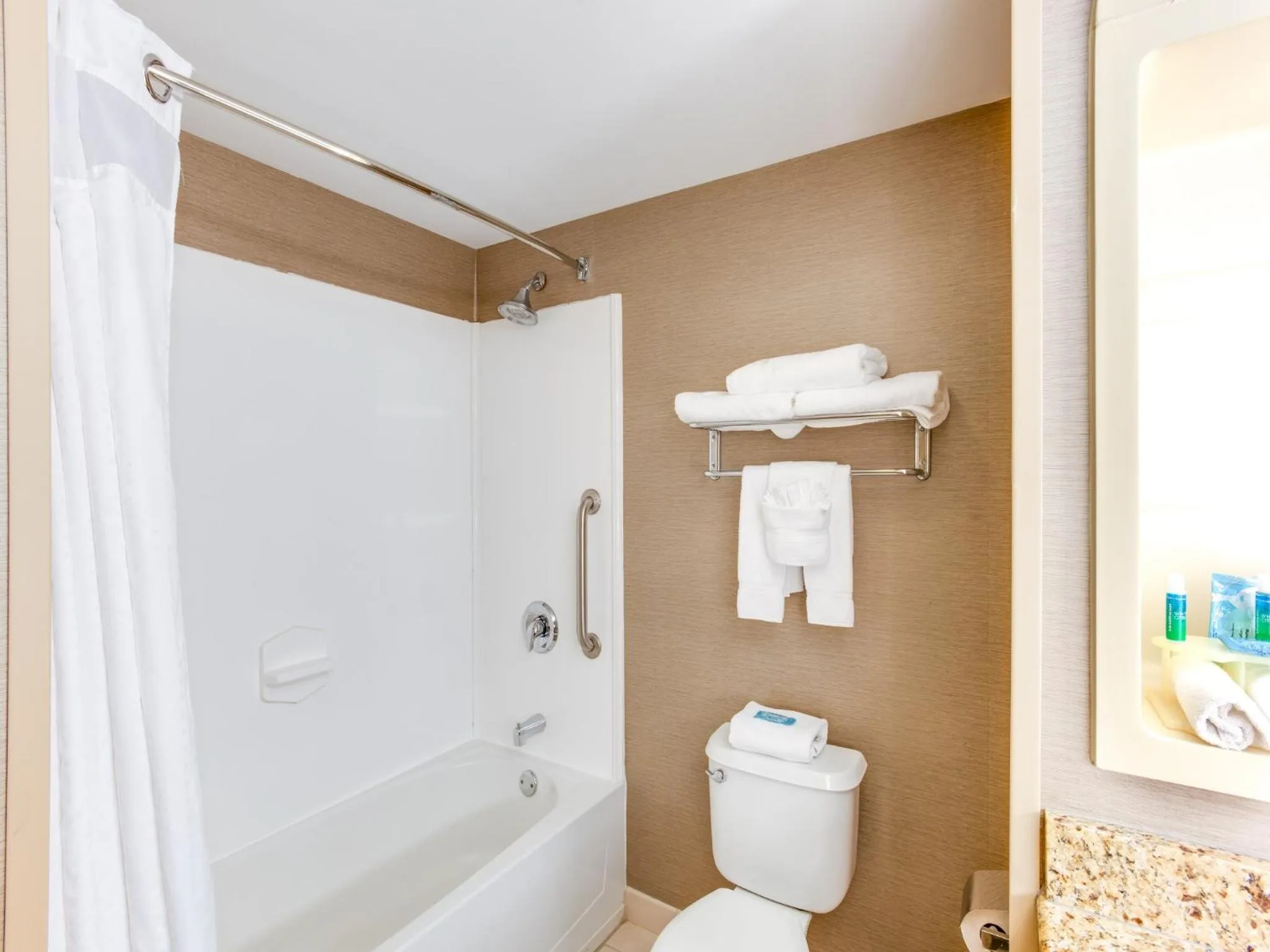 Bathroom in Holiday Inn Express Hotel & Suites Bethlehem by IHG
