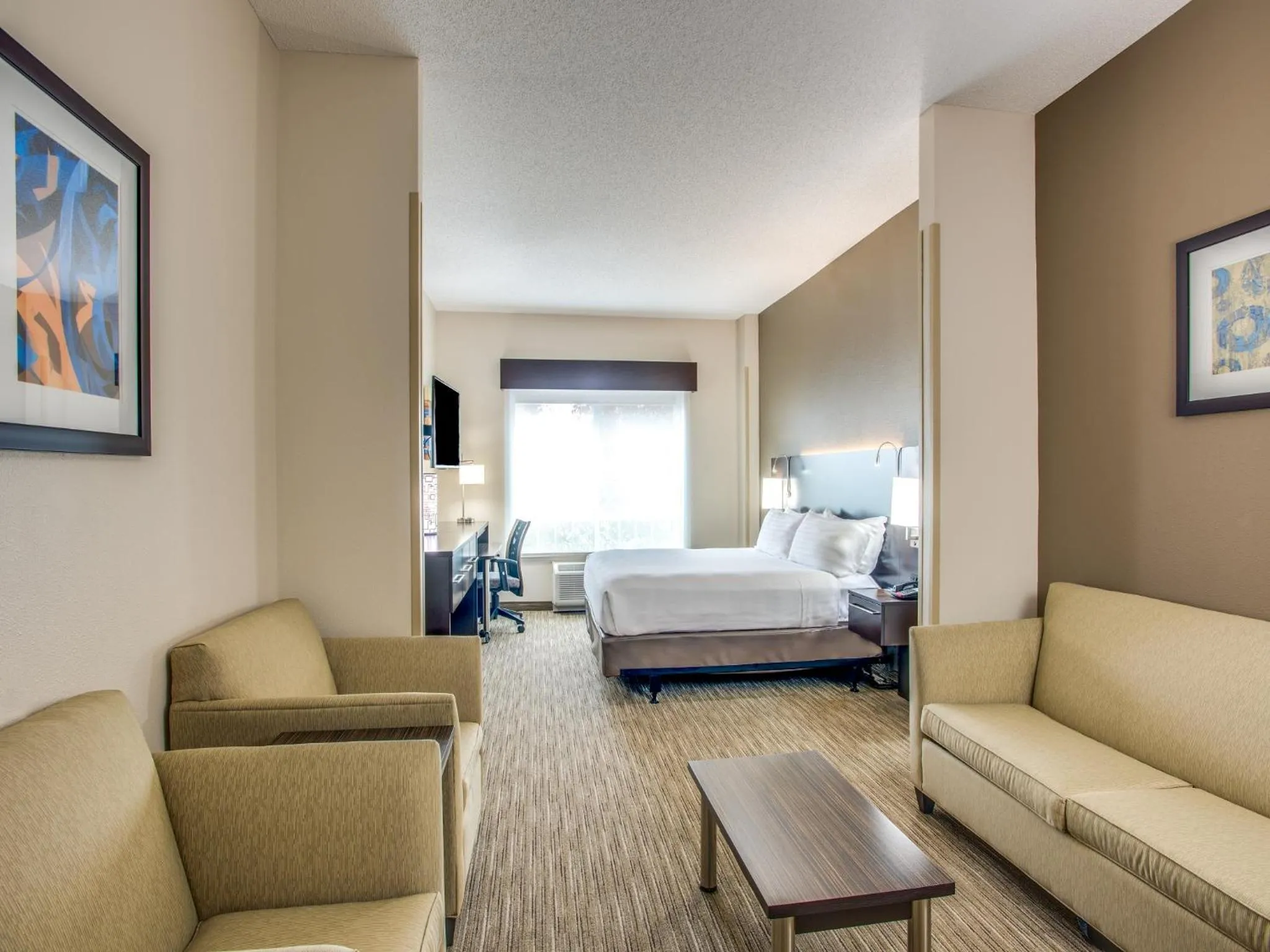 Photo of the whole room, Bed in Holiday Inn Express Hotel & Suites Bethlehem by IHG