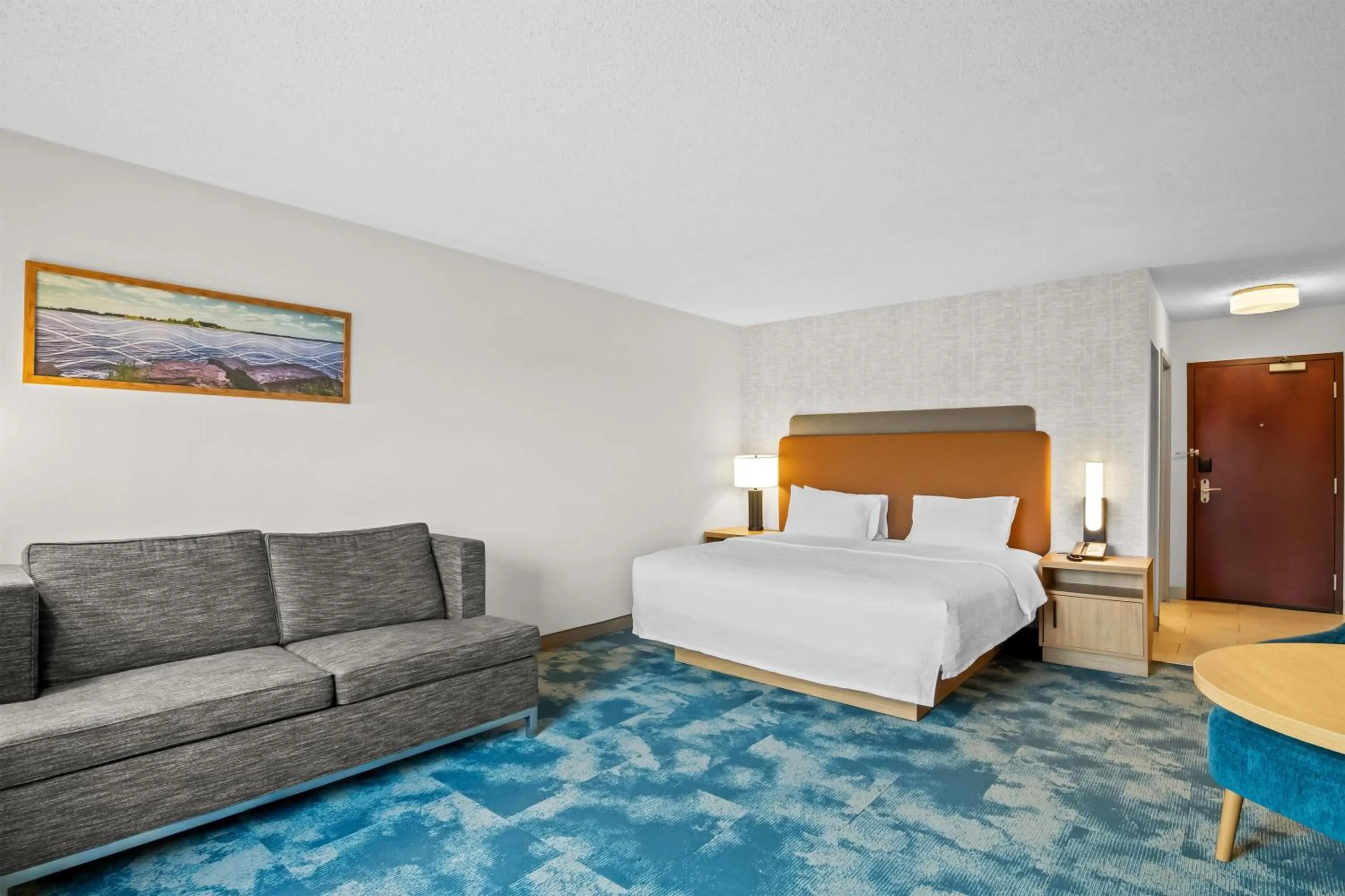 Bed in Hampton Inn & Suites Detroit-Canton