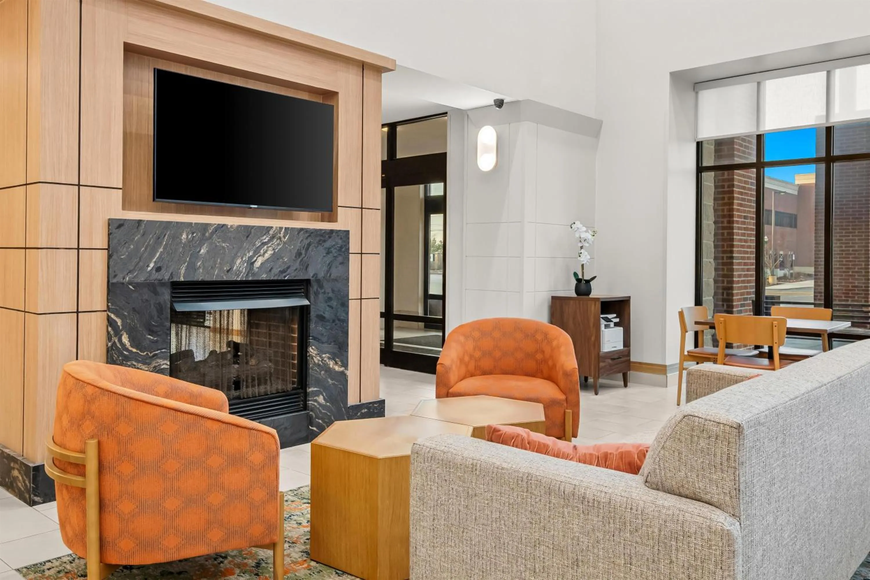 Lobby or reception in Hampton Inn & Suites Detroit-Canton