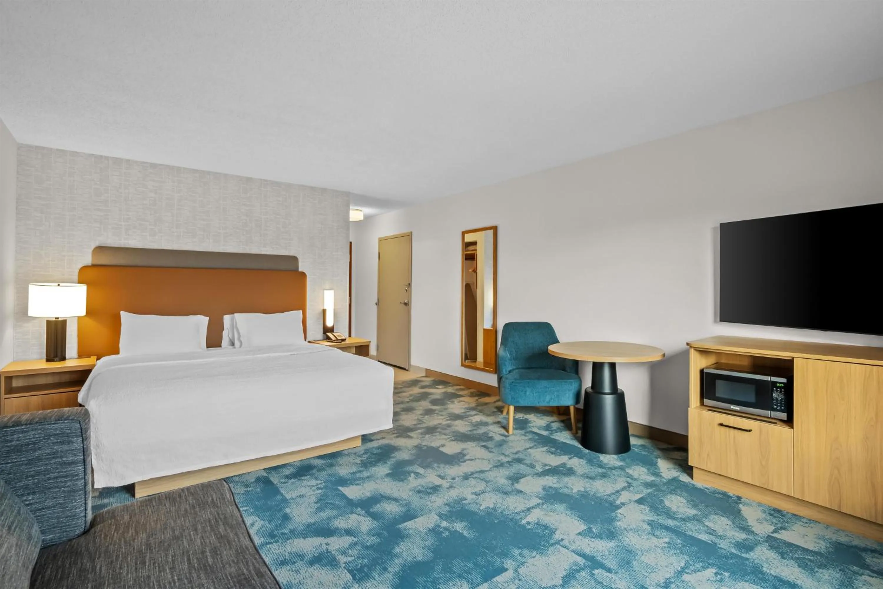 Bedroom, Bed in Hampton Inn & Suites Detroit-Canton