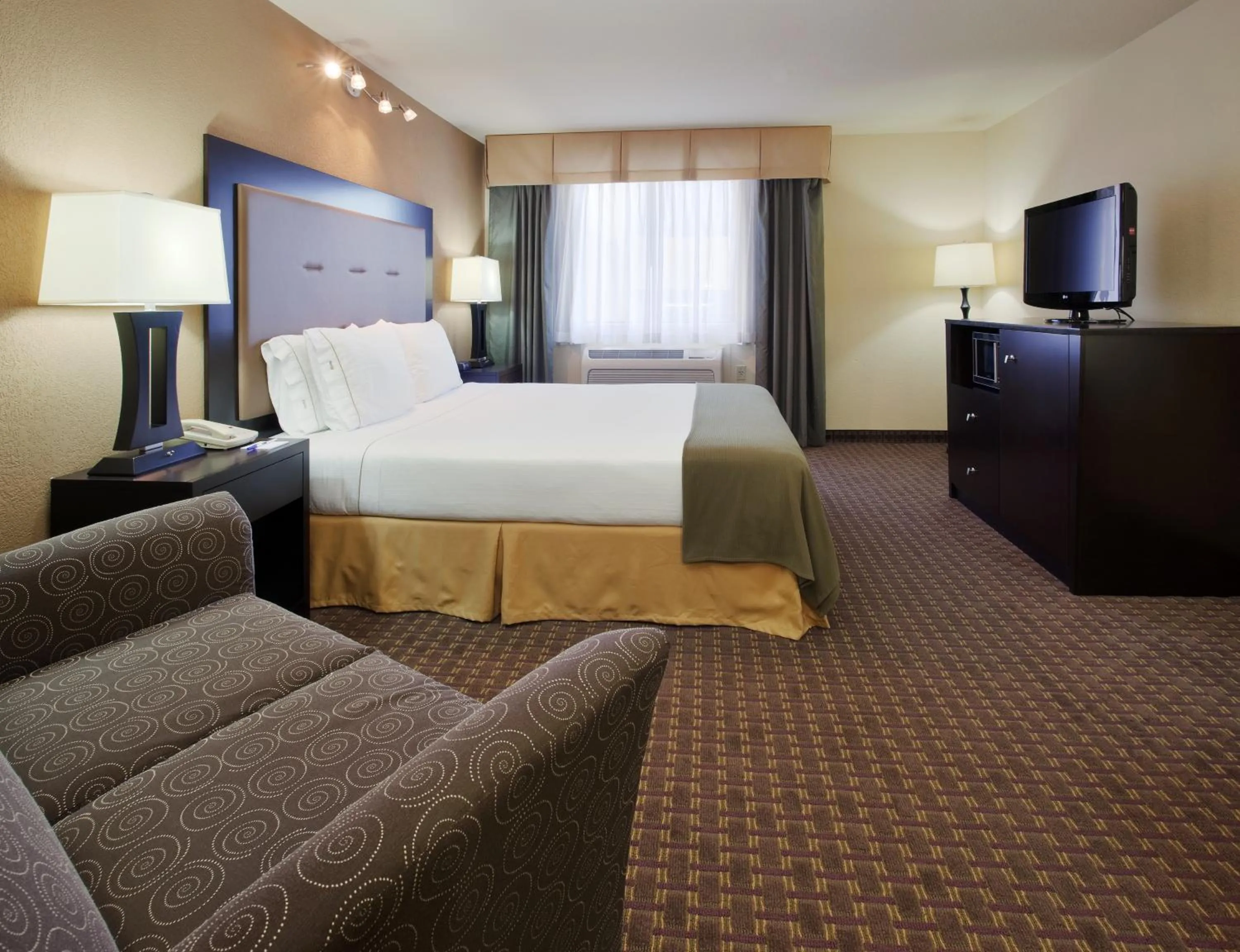 TV and multimedia, Bed in Holiday Inn Express Union City San Jose by IHG