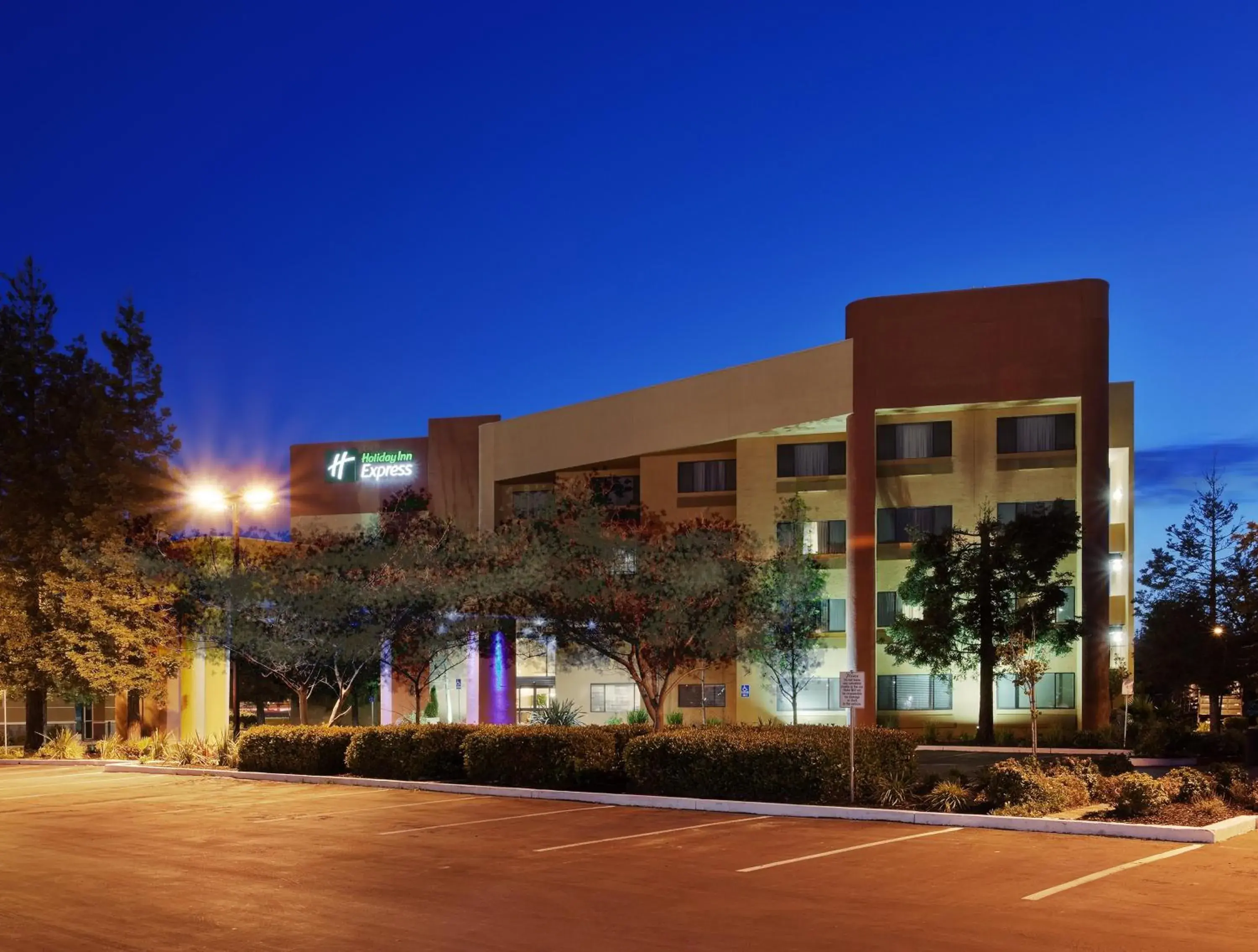 Property building in Holiday Inn Express Union City San Jose by IHG Property building in Holiday Inn Express Union City San Jose by IHG