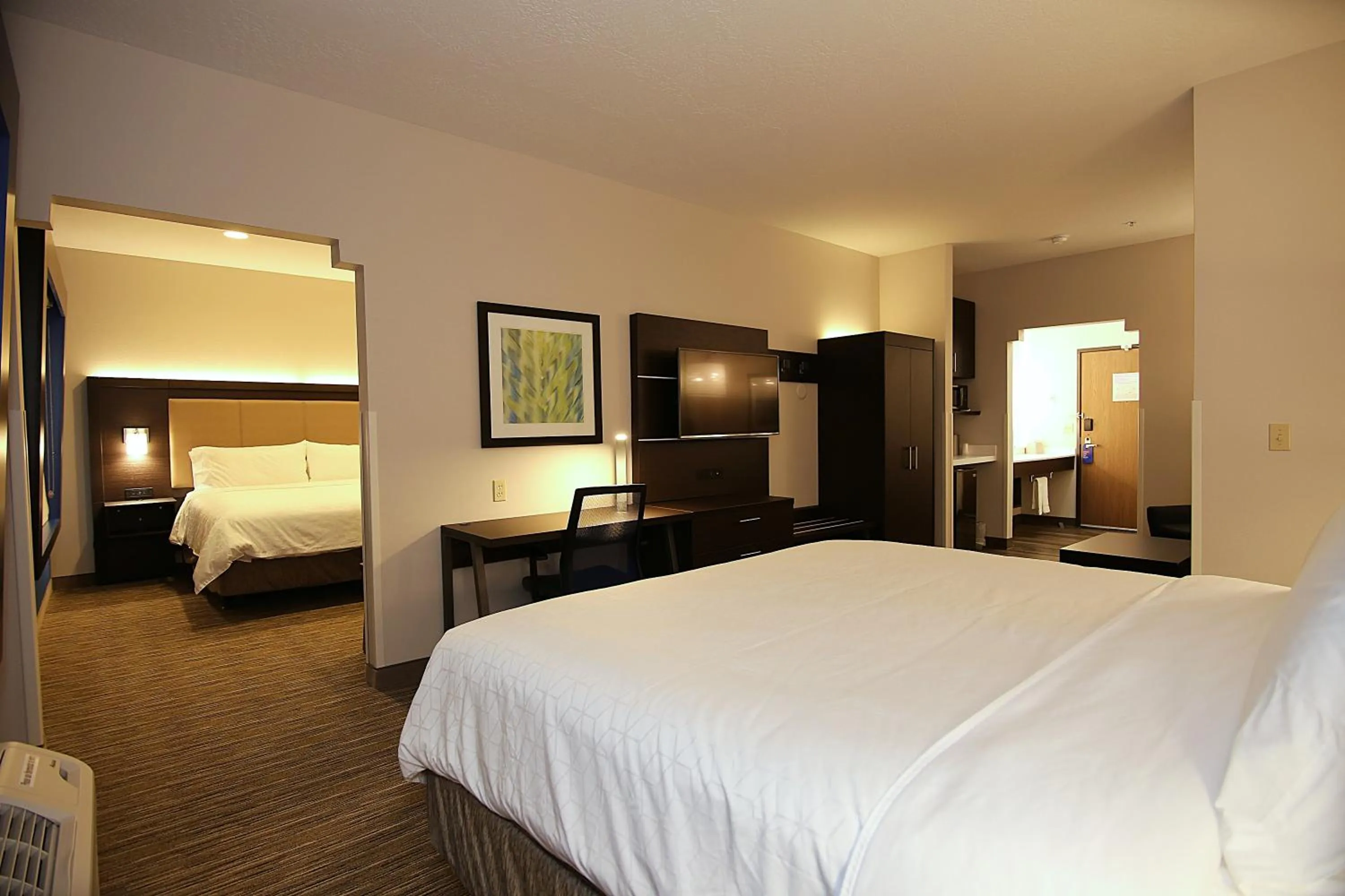 Bedroom, Bed in Holiday Inn Express Hotel & Suites Ashland by IHG