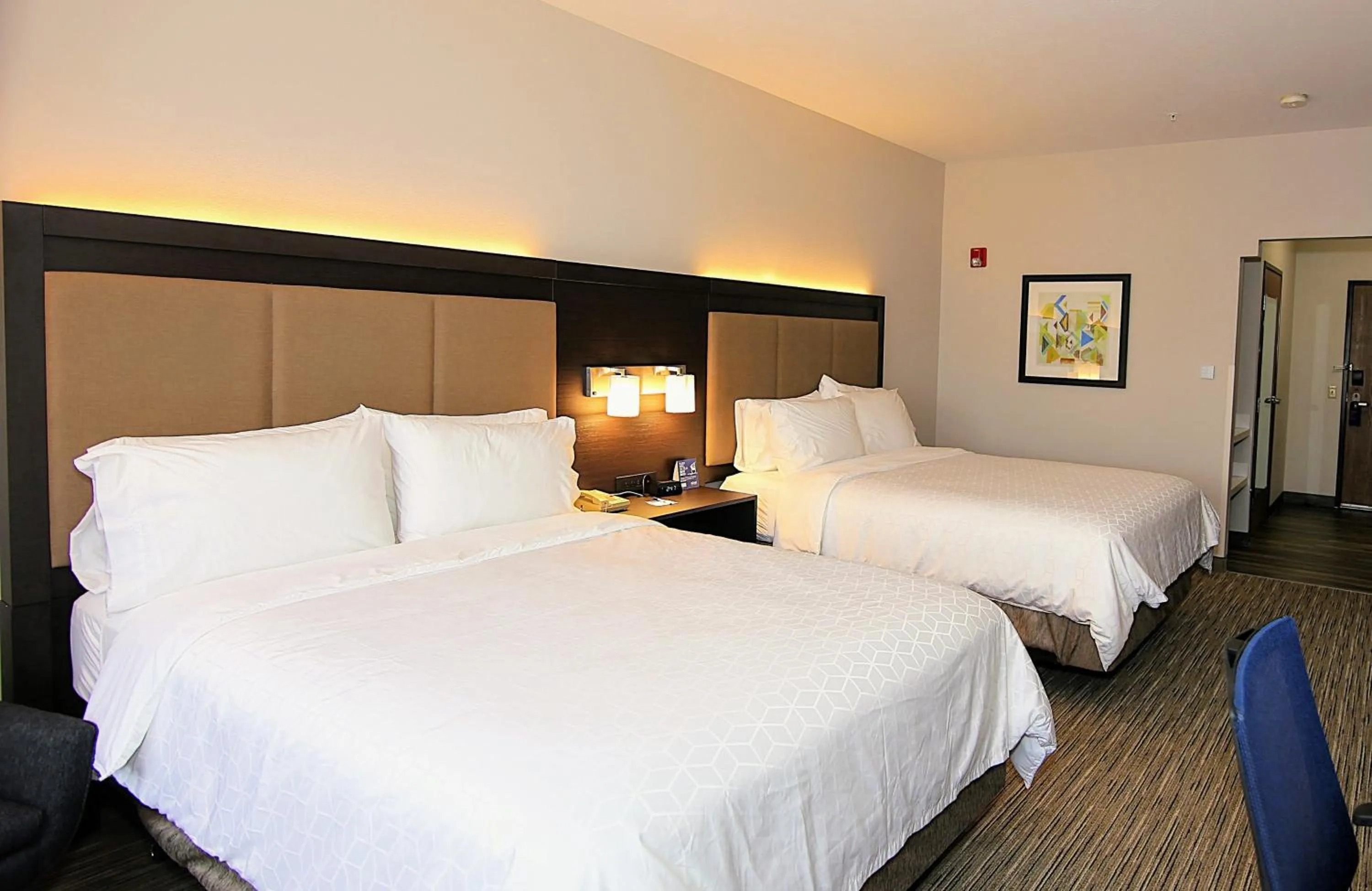 Photo of the whole room, Bed in Holiday Inn Express Hotel & Suites Ashland by IHG