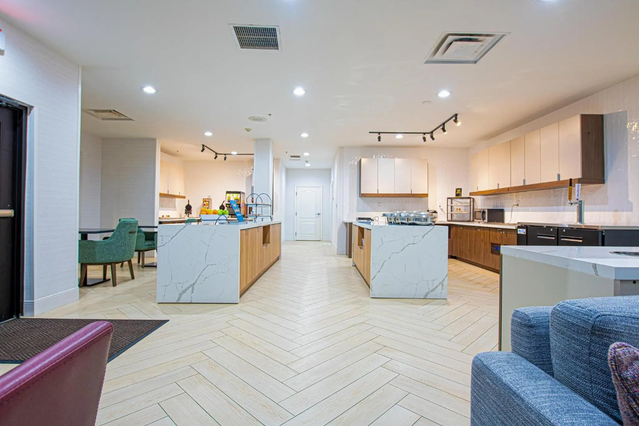 Breakfast in Staybridge Suites Lafayette-Airport by IHG