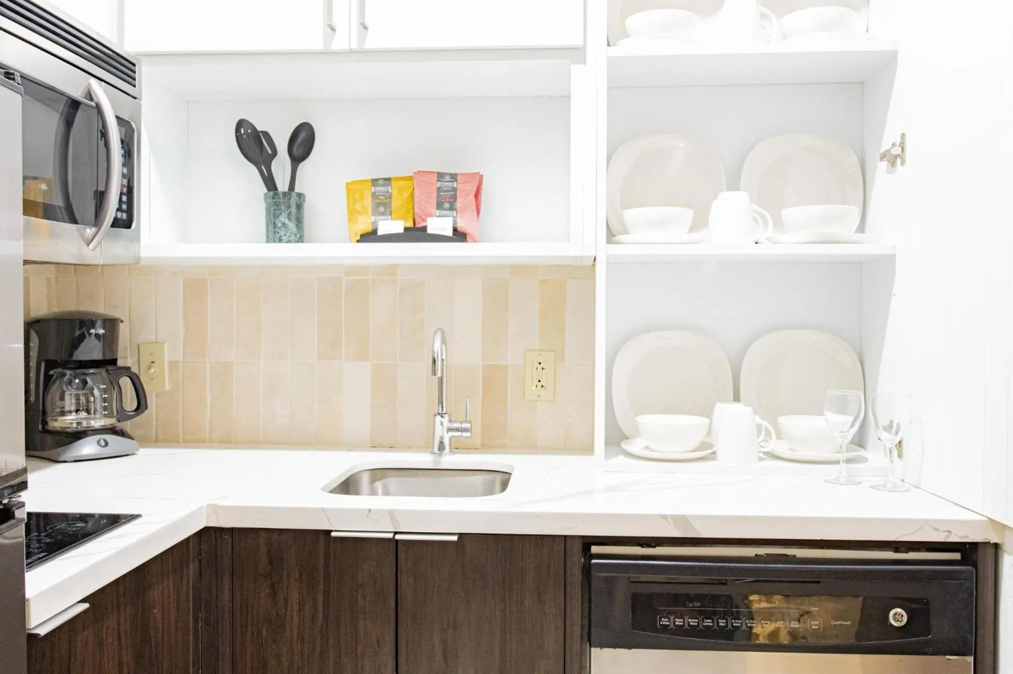 Photo of the whole room in Staybridge Suites Lafayette-Airport by IHG