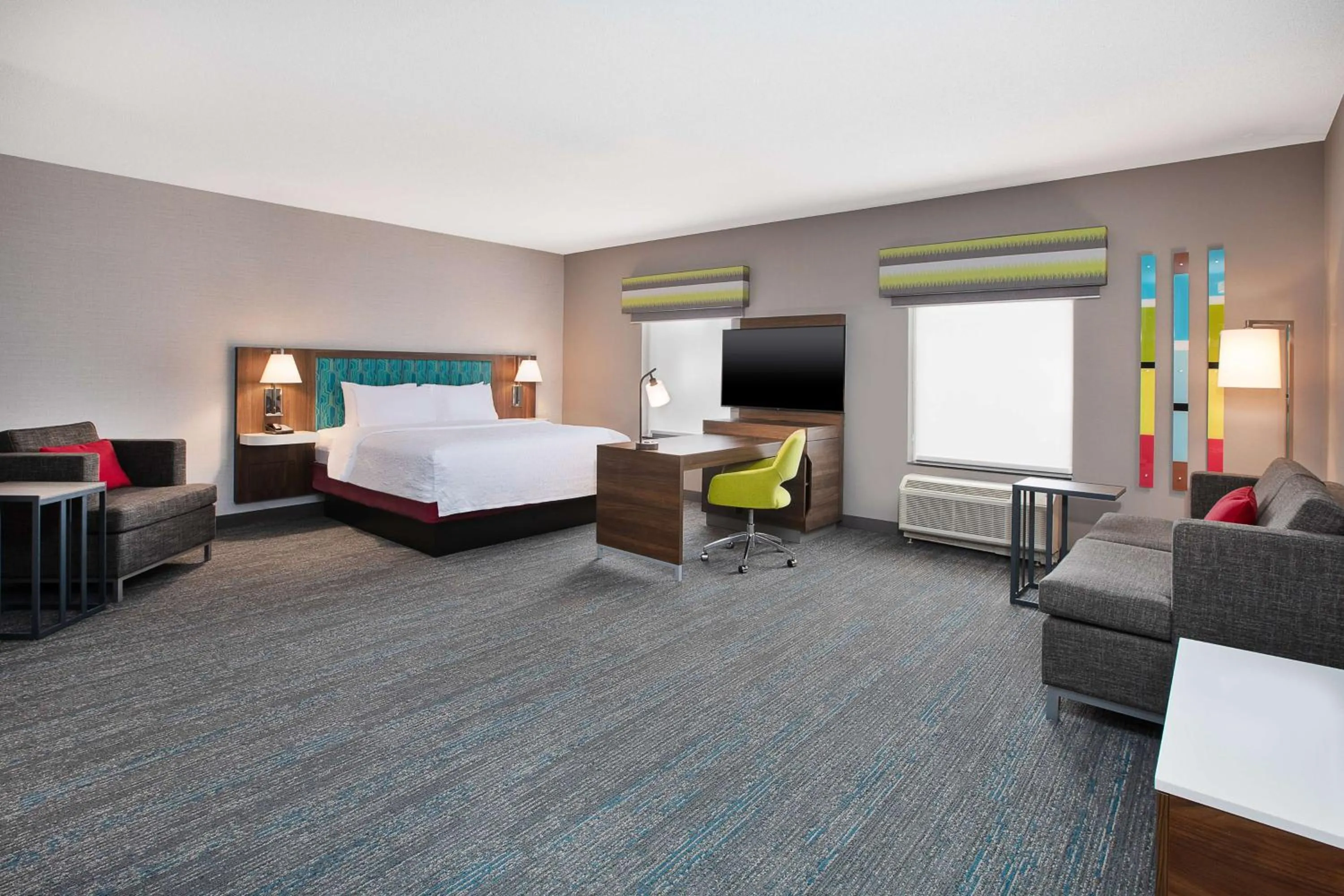 Bedroom, Bed in Hampton Inn Detroit - Shelby Township