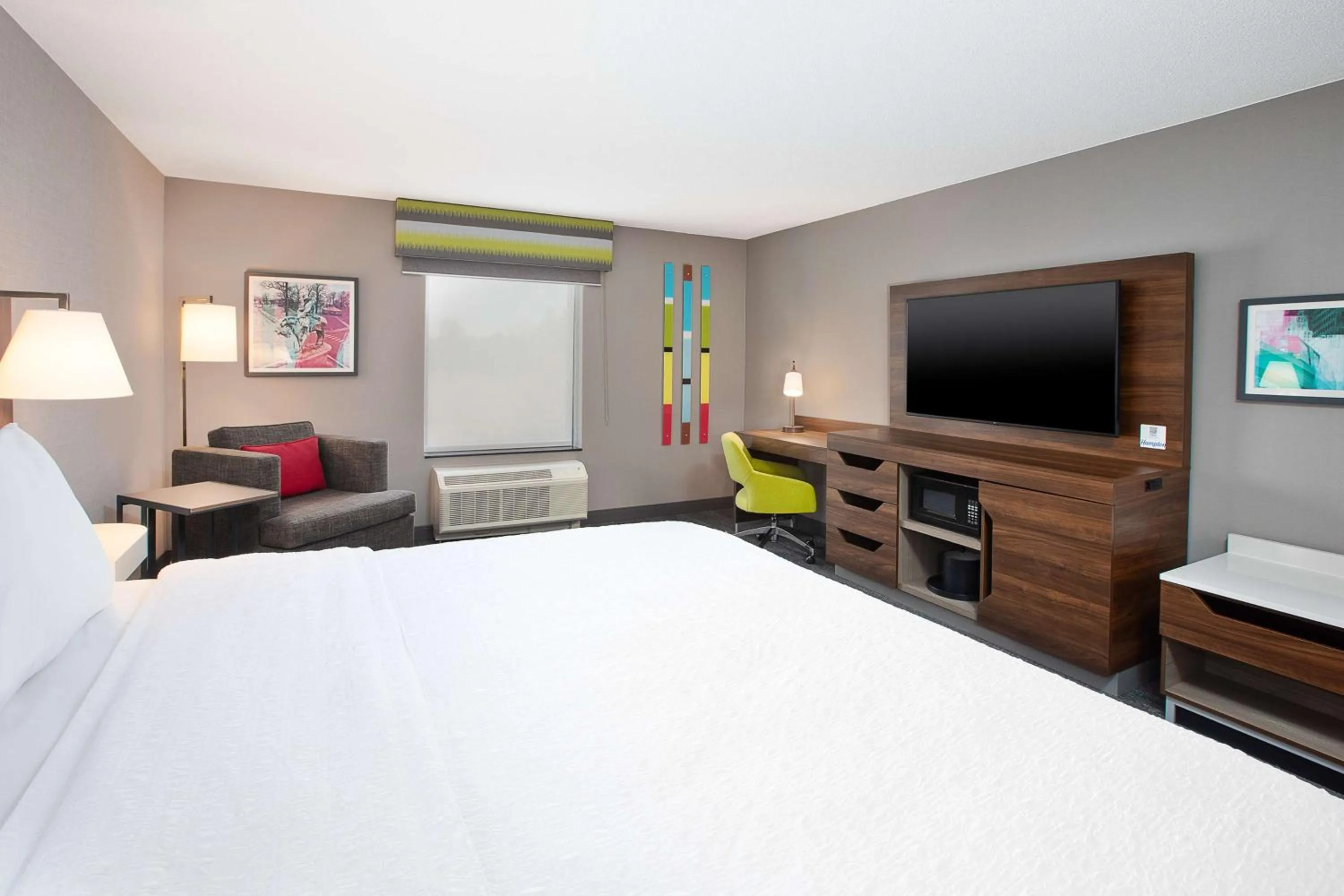 Bed in Hampton Inn Detroit - Shelby Township