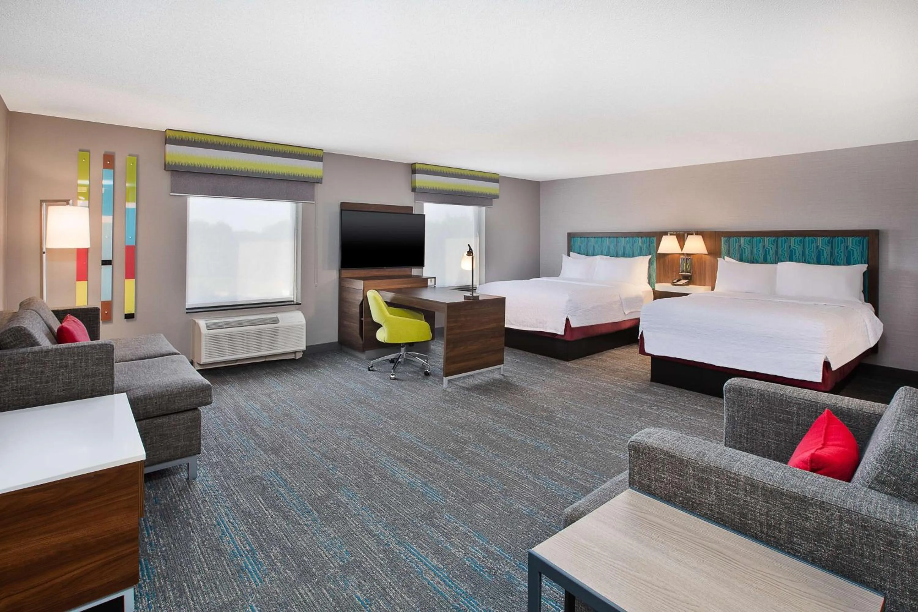 Bedroom, Bed in Hampton Inn Detroit - Shelby Township
