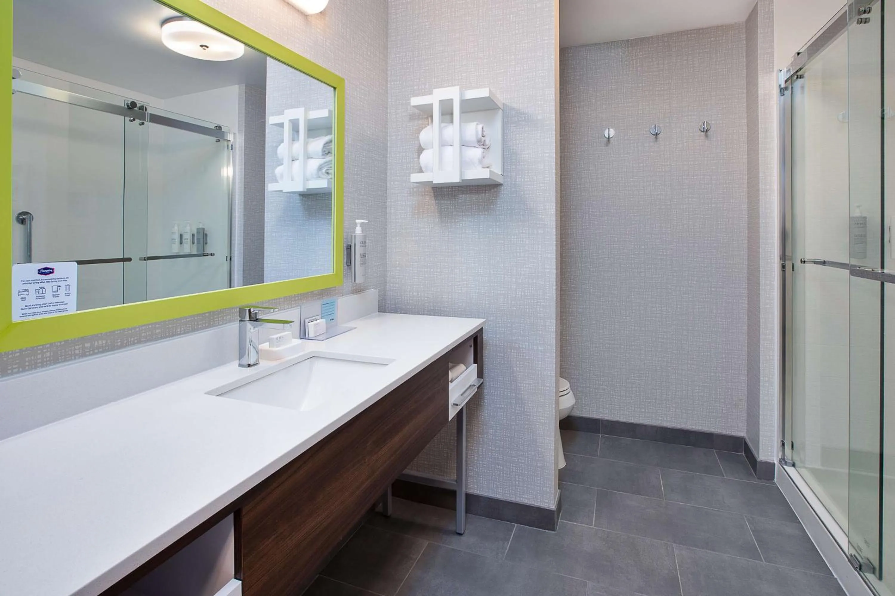 Bathroom in Hampton Inn Detroit - Shelby Township
