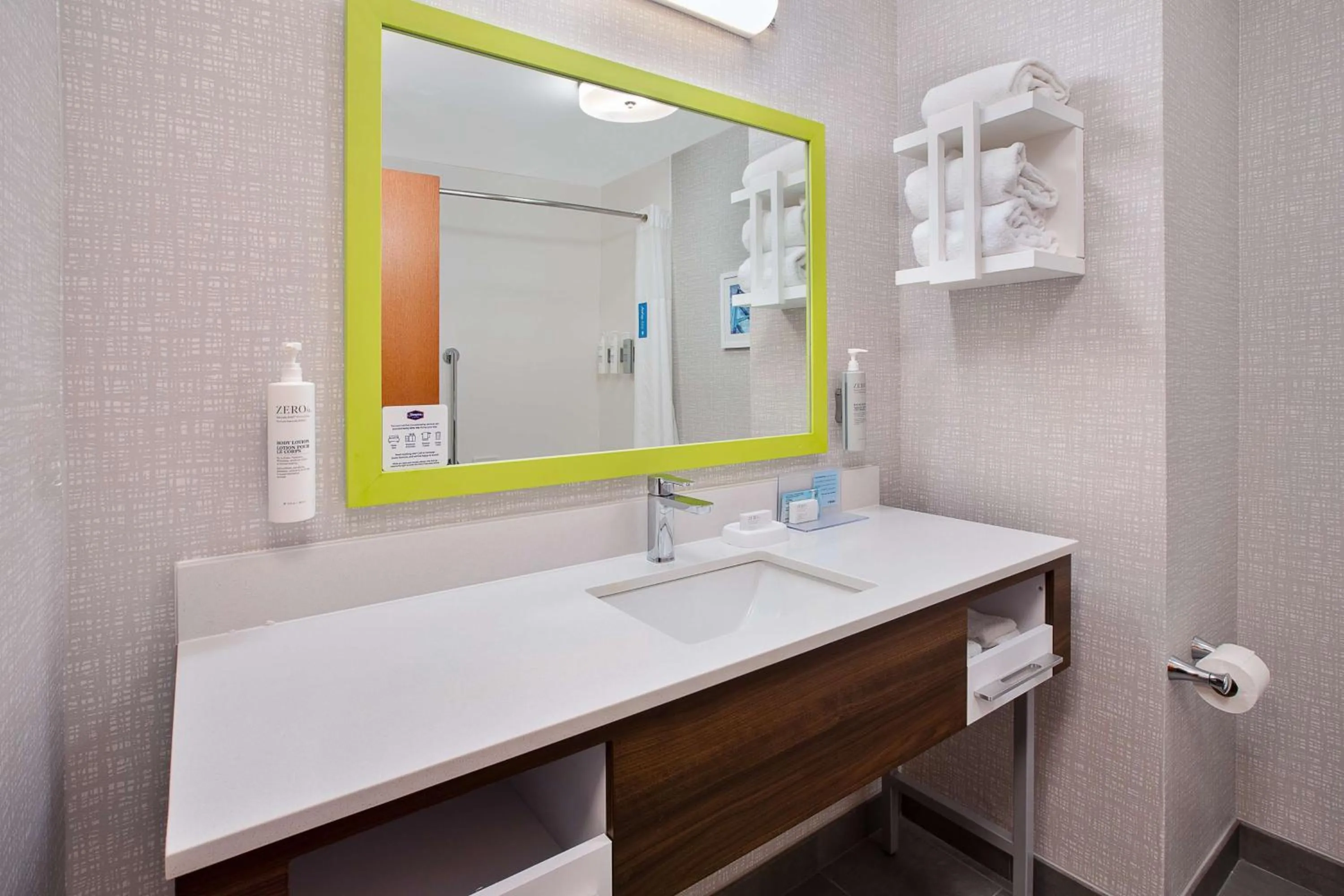 Bathroom in Hampton Inn Detroit - Shelby Township