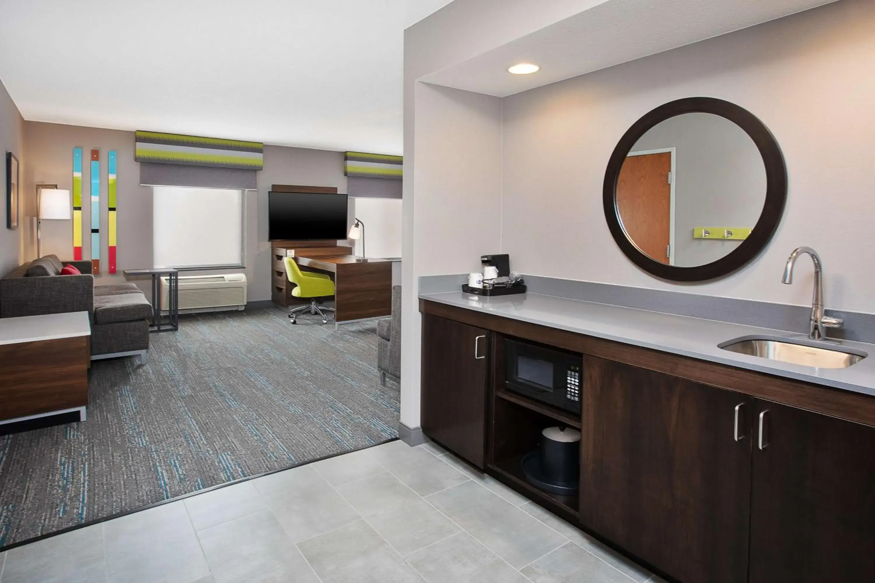 Photo of the whole room in Hampton Inn Detroit - Shelby Township Photo of the whole room in Hampton Inn Detroit - Shelby Township