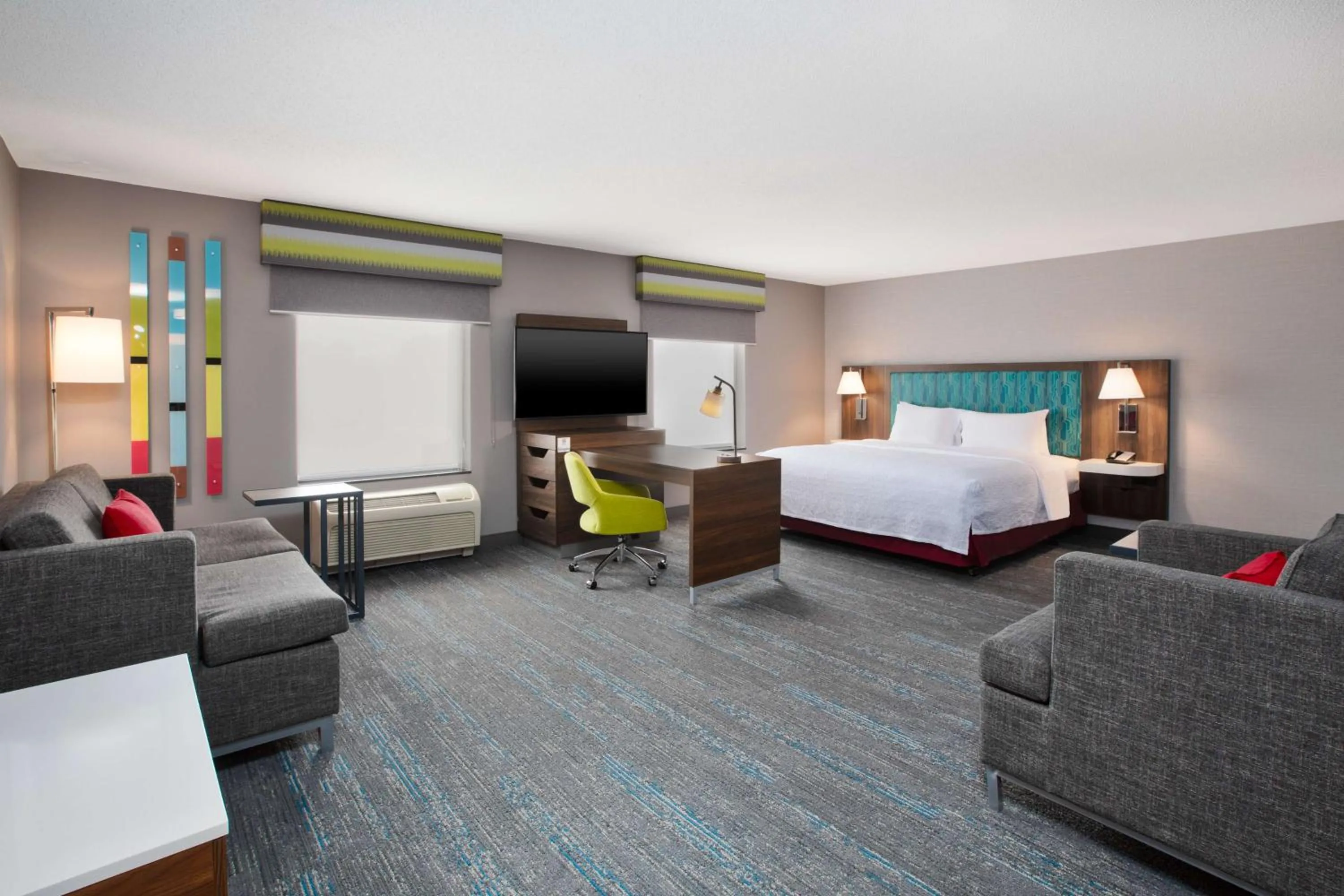Bedroom, Bed in Hampton Inn Detroit - Shelby Township