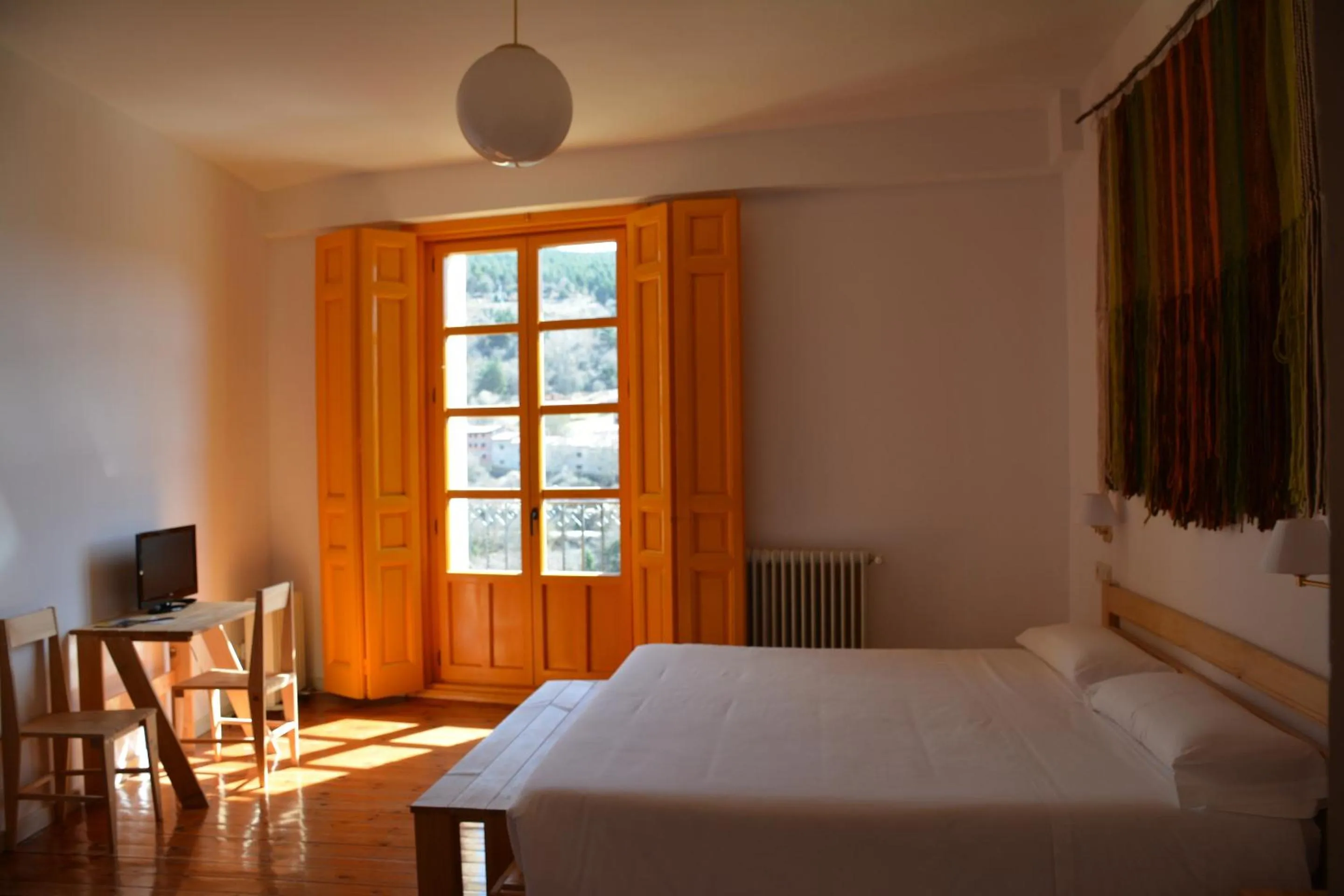 Bedroom, Bed in Posada Hoyos de Iregua