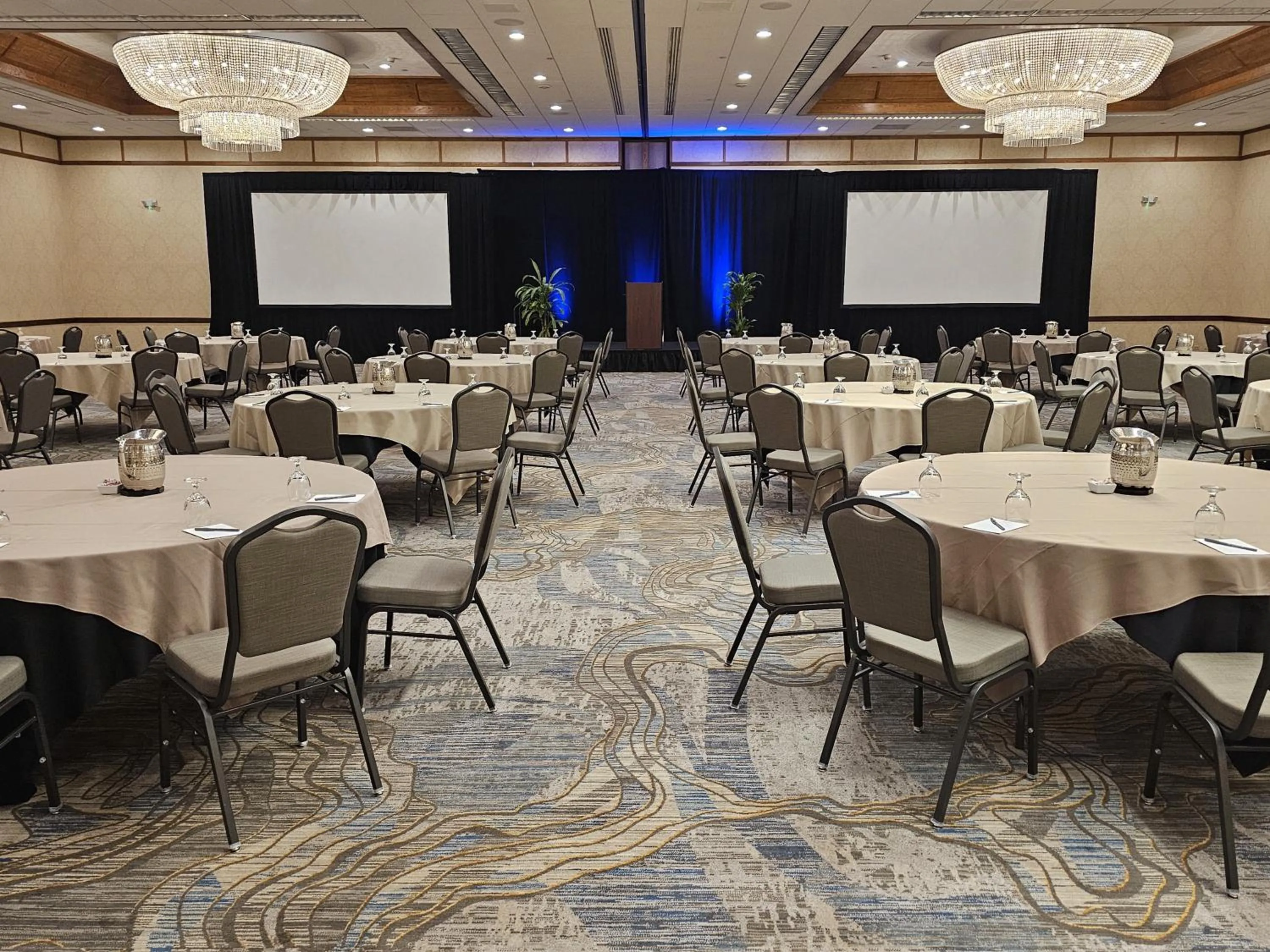 Meeting/conference room in Crowne Plaza Phoenix - Chandler Golf Resort by IHG