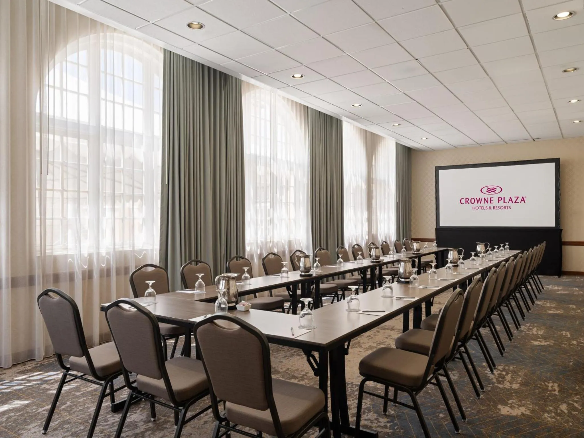 Meeting/conference room in Crowne Plaza Phoenix - Chandler Golf Resort by IHG