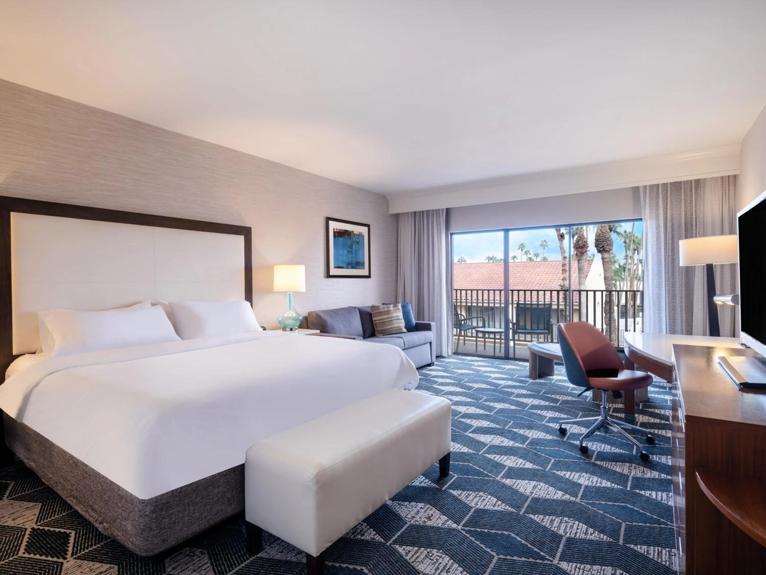 Photo of the whole room, Bed in Crowne Plaza Phoenix - Chandler Golf Resort by IHG