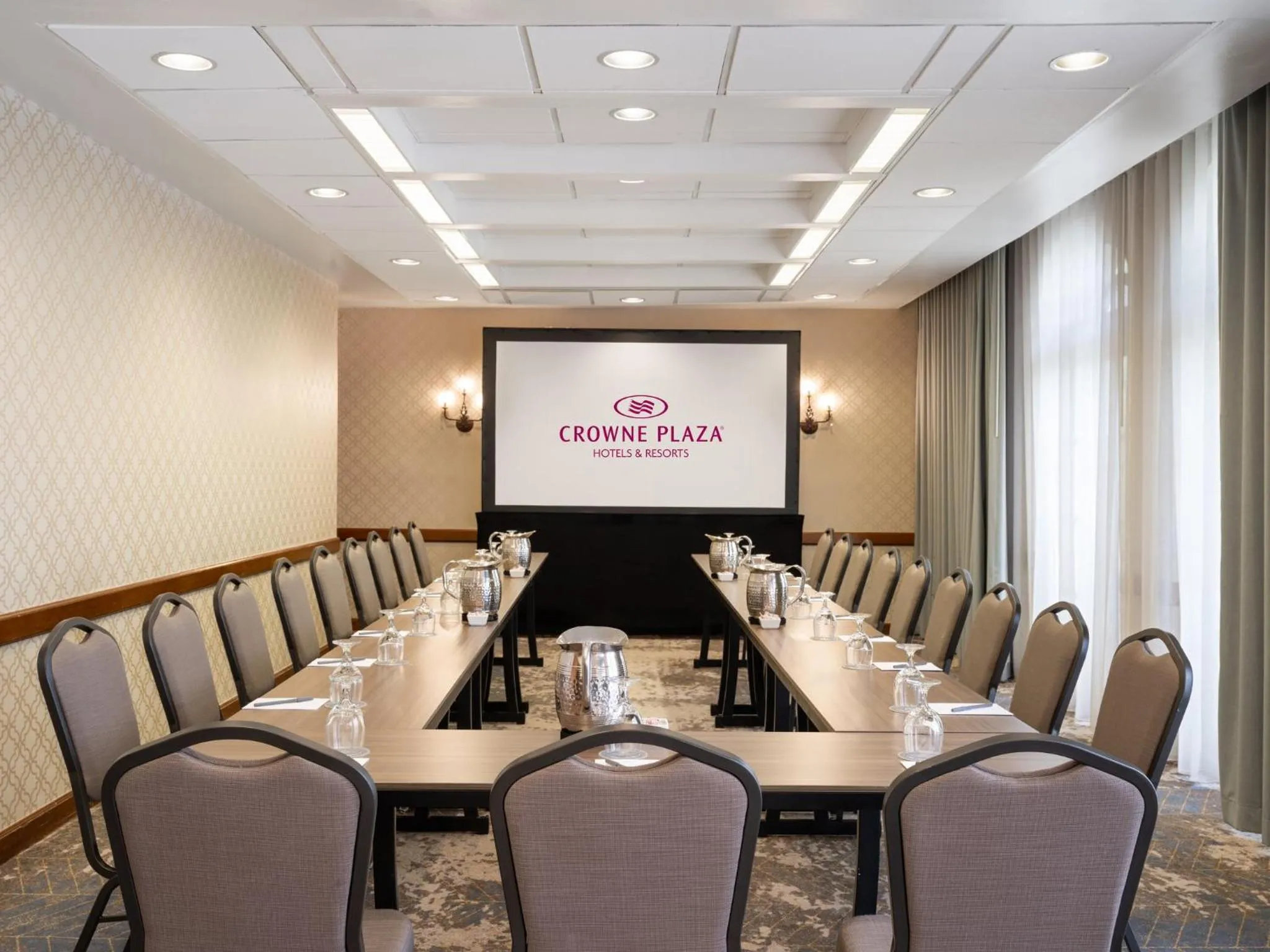 Meeting/conference room in Crowne Plaza Phoenix - Chandler Golf Resort by IHG