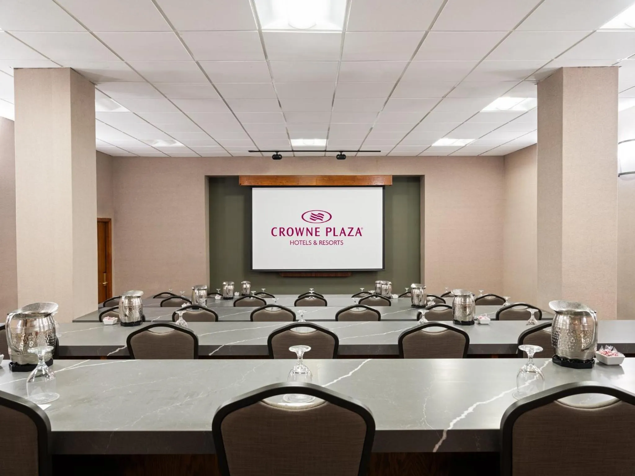 Meeting/conference room in Crowne Plaza Phoenix - Chandler Golf Resort by IHG