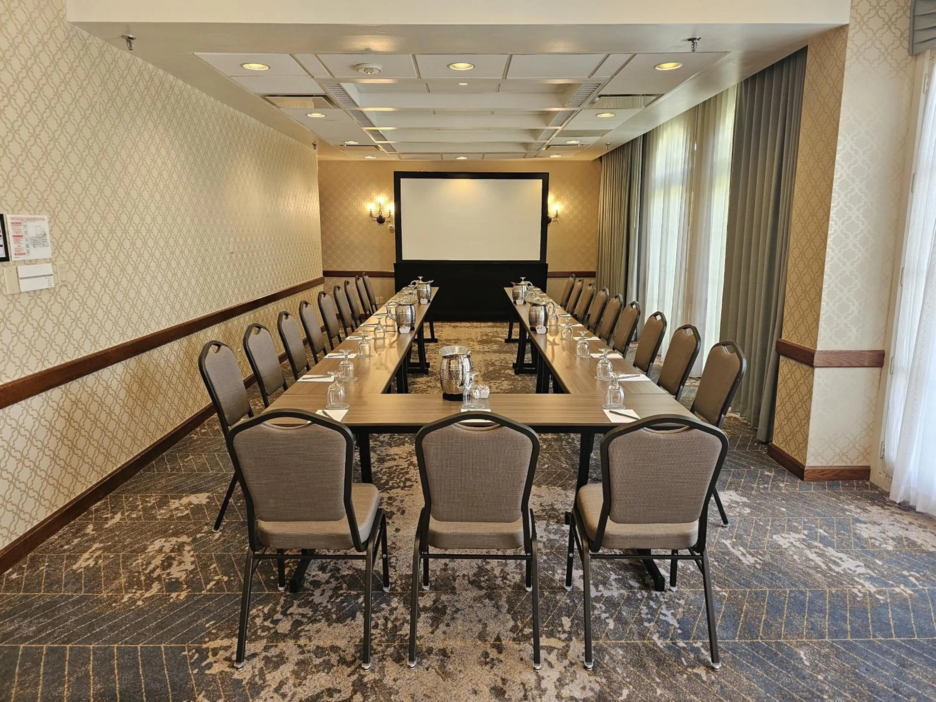 Meeting/conference room in Crowne Plaza Phoenix - Chandler Golf Resort by IHG