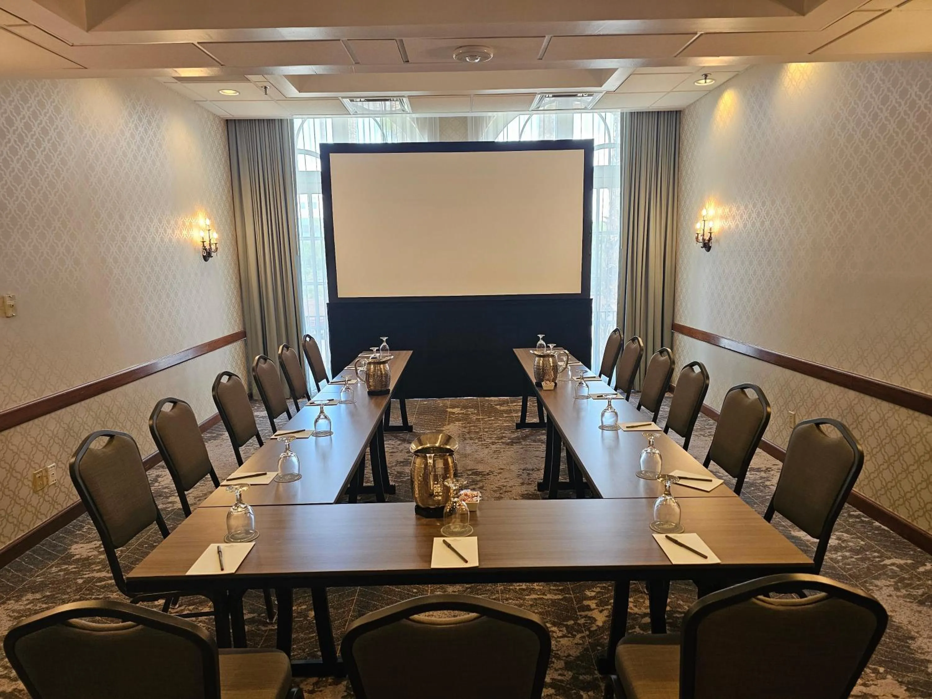 Meeting/conference room in Crowne Plaza Phoenix - Chandler Golf Resort by IHG