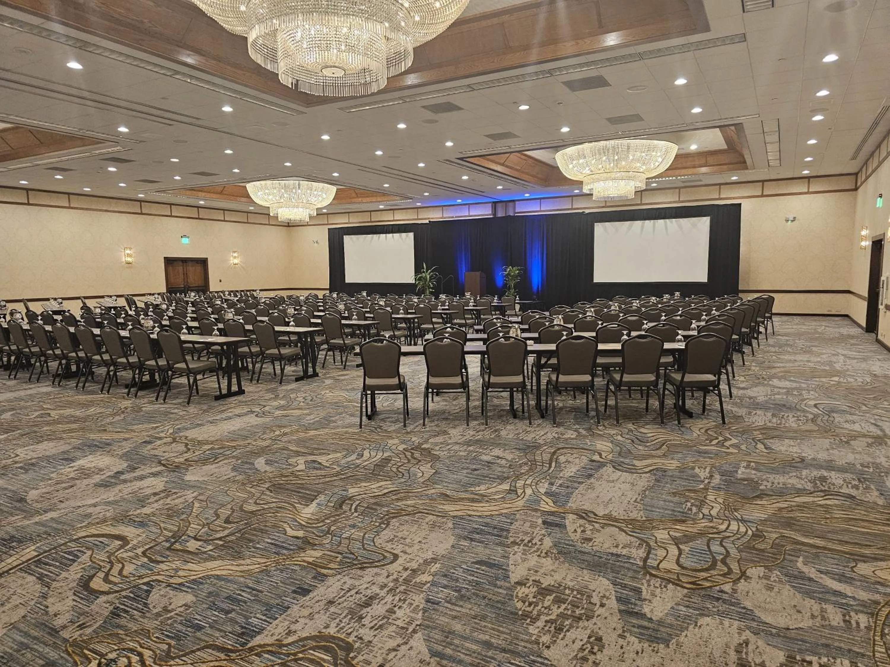 Meeting/conference room in Crowne Plaza Phoenix - Chandler Golf Resort by IHG