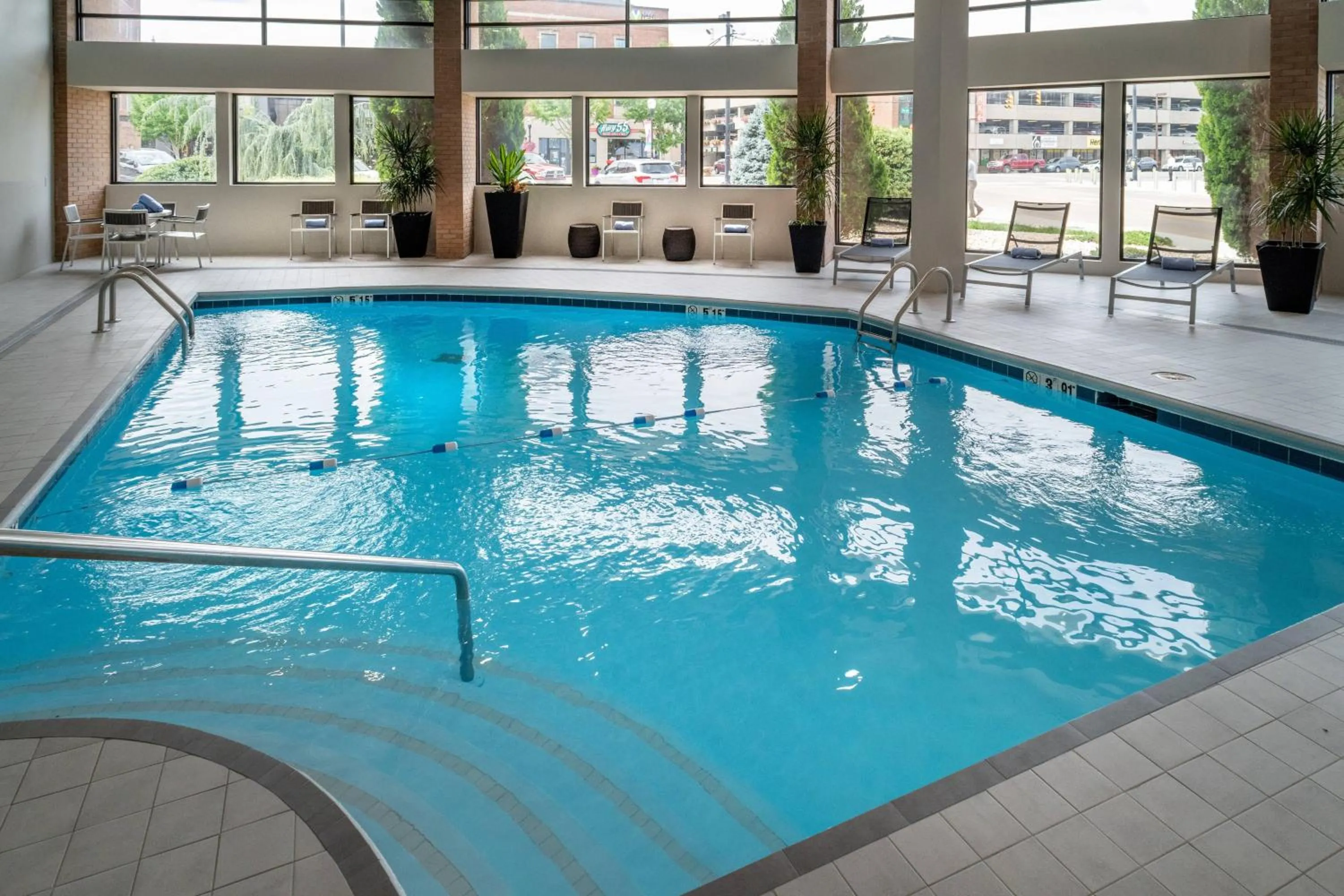 Swimming pool in Delta Hotels by Marriott Huntington Downtown