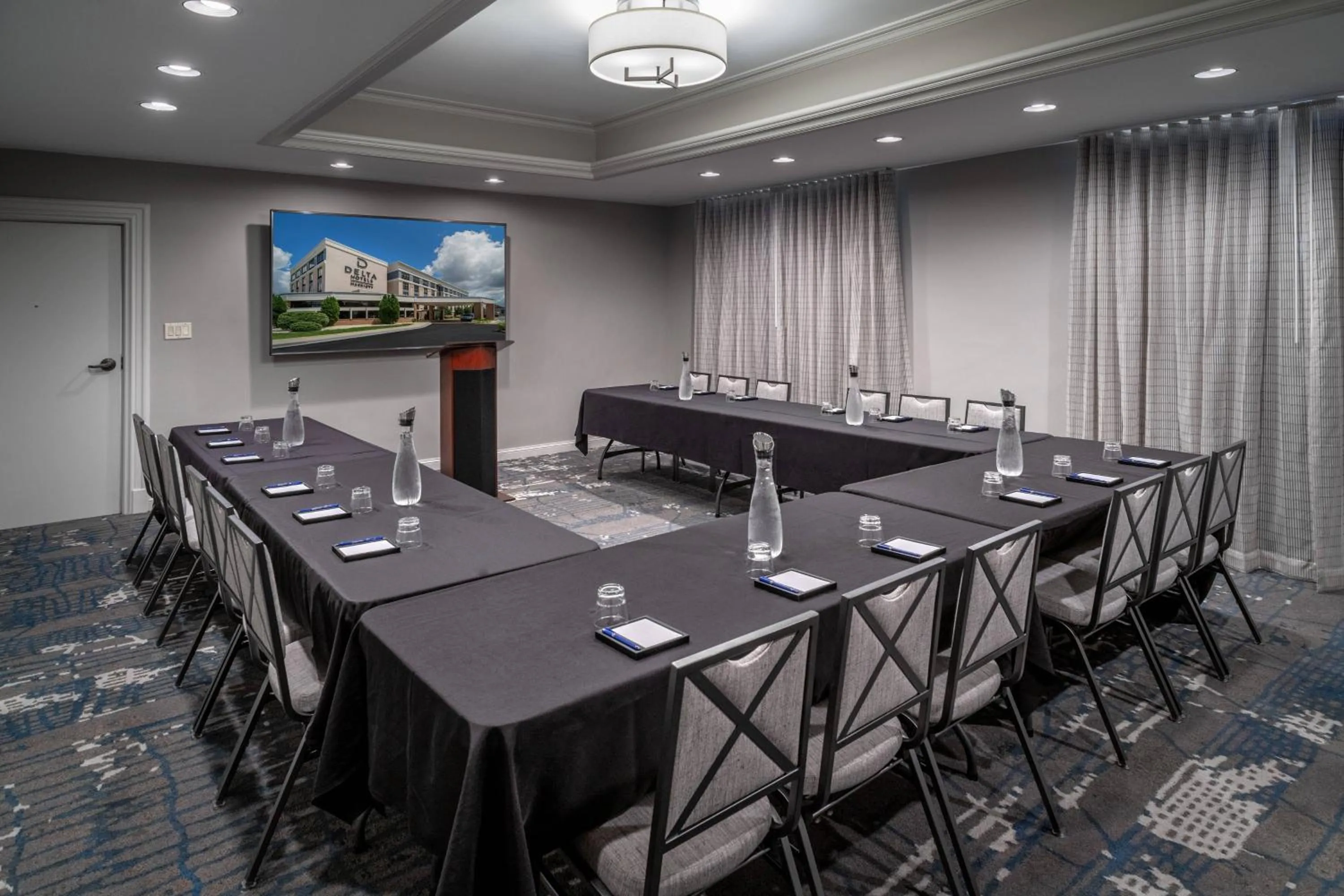 Meeting/conference room in Delta Hotels by Marriott Huntington Downtown