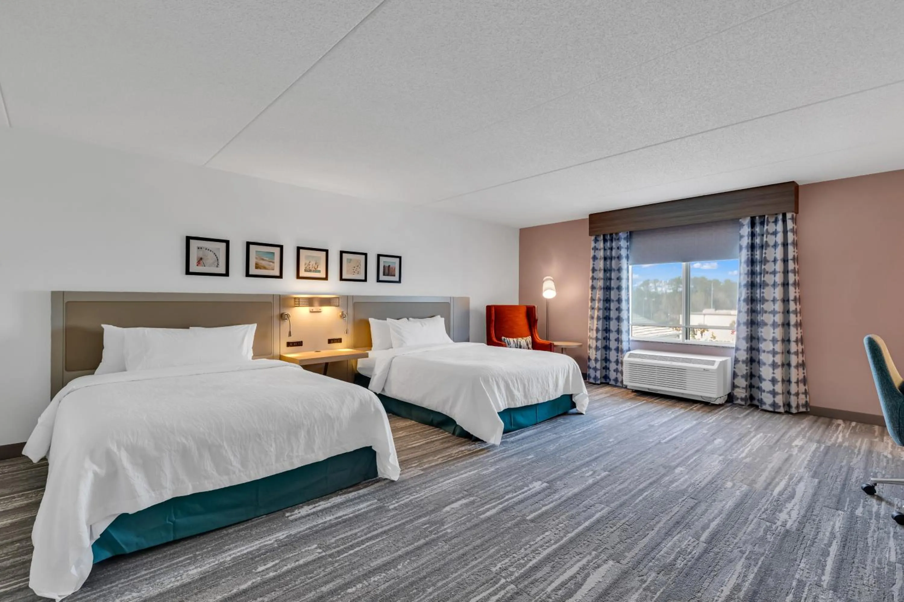 Bed in Hilton Garden Inn Myrtle Beach/Coastal Grand Mall