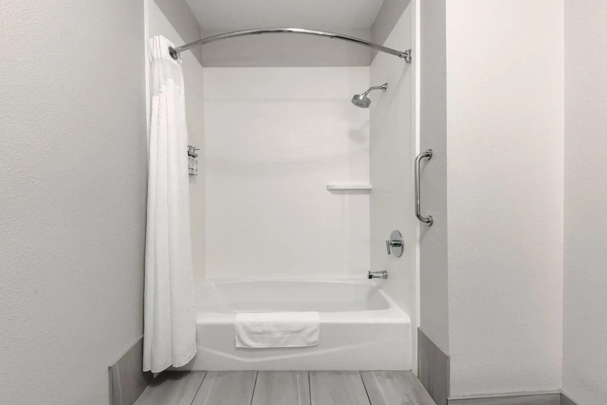 Standard Room with Two Queen Beds in Holiday Inn Express Hotel and Suites Athens by IHG Standard Room with Two Queen Beds in Holiday Inn Express Hotel and Suites Athens by IHG