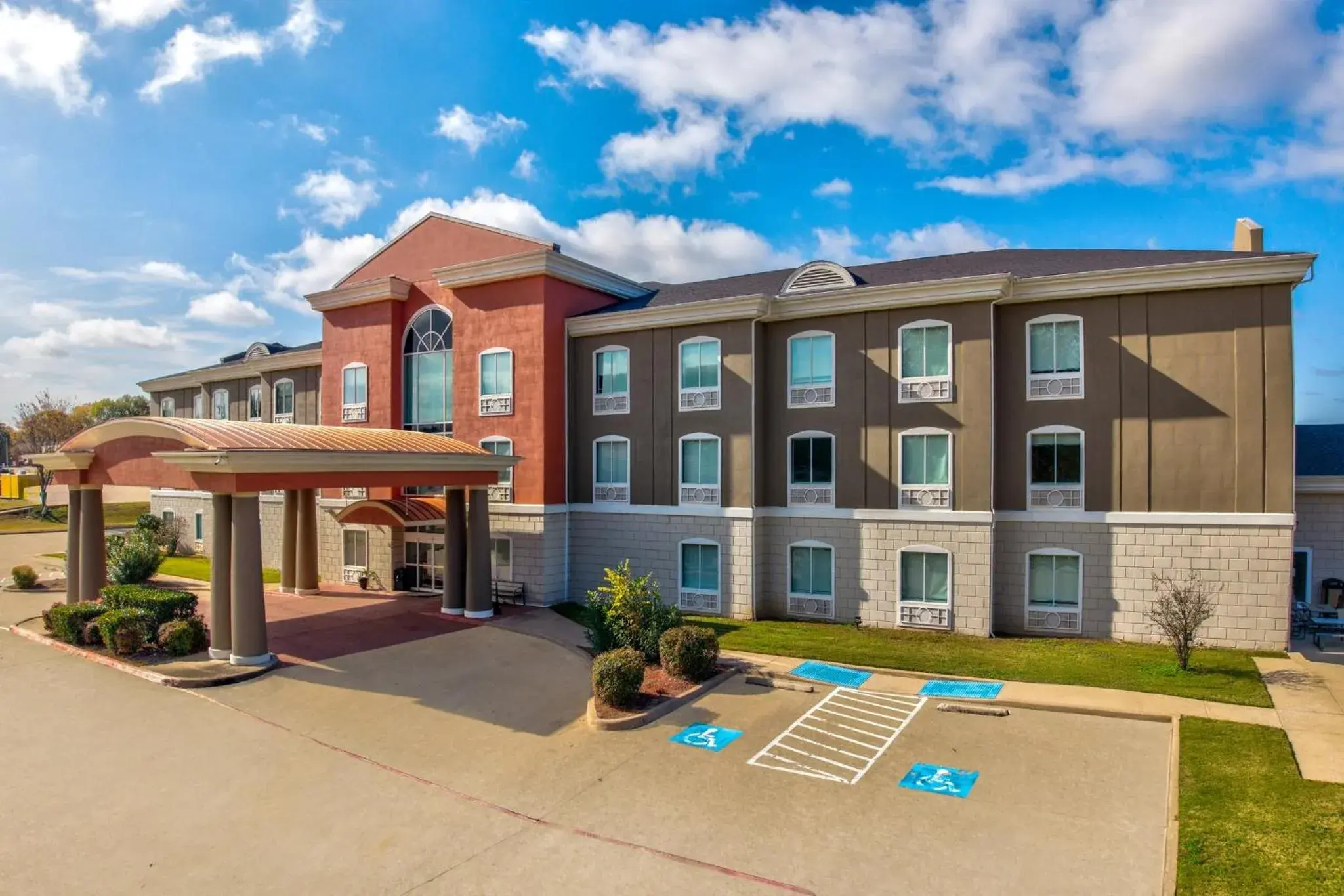 Property building in Holiday Inn Express Hotel and Suites Athens by IHG Property building in Holiday Inn Express Hotel and Suites Athens by IHG