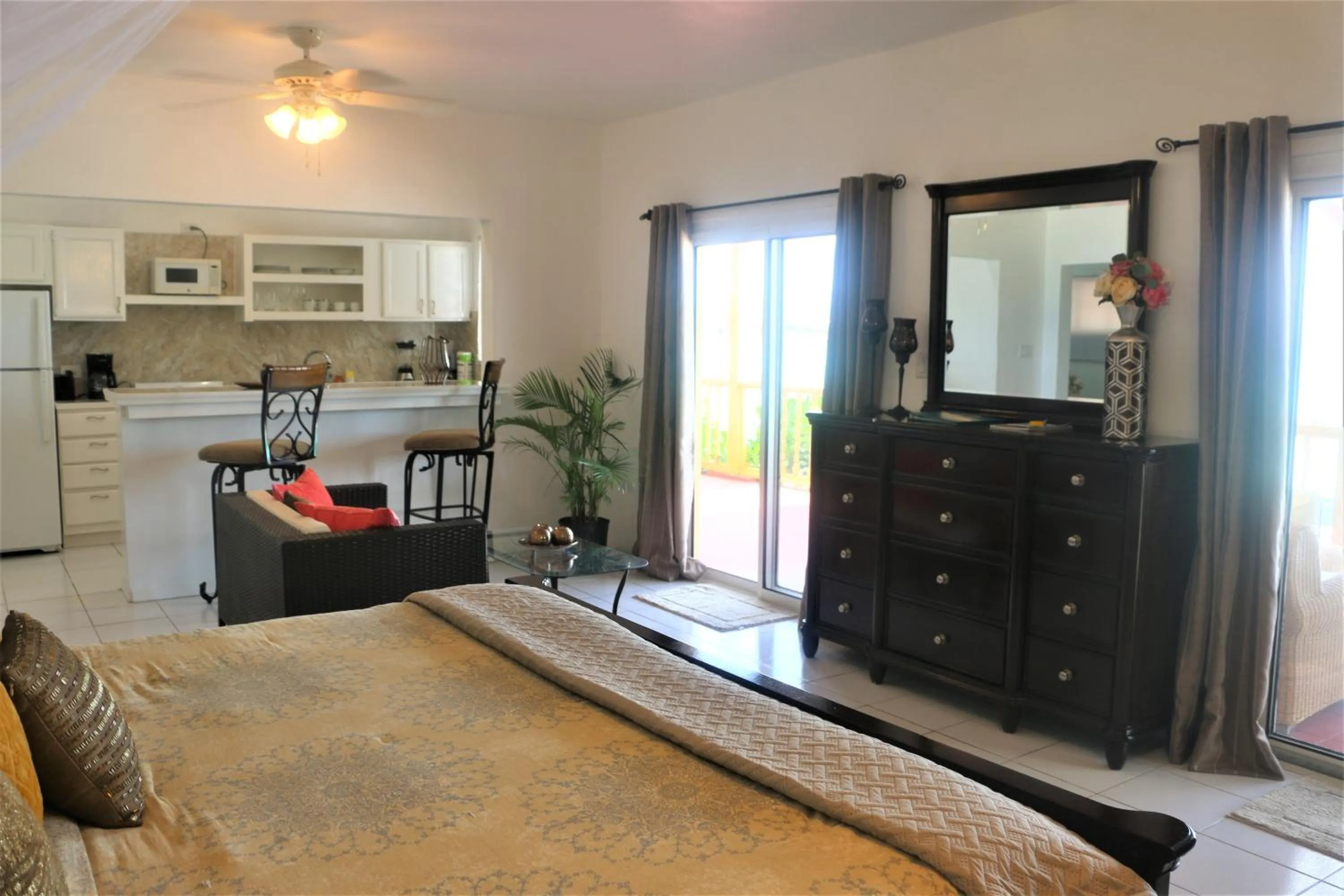 Kitchen or kitchenette in Rendezvous Bay Hotel
