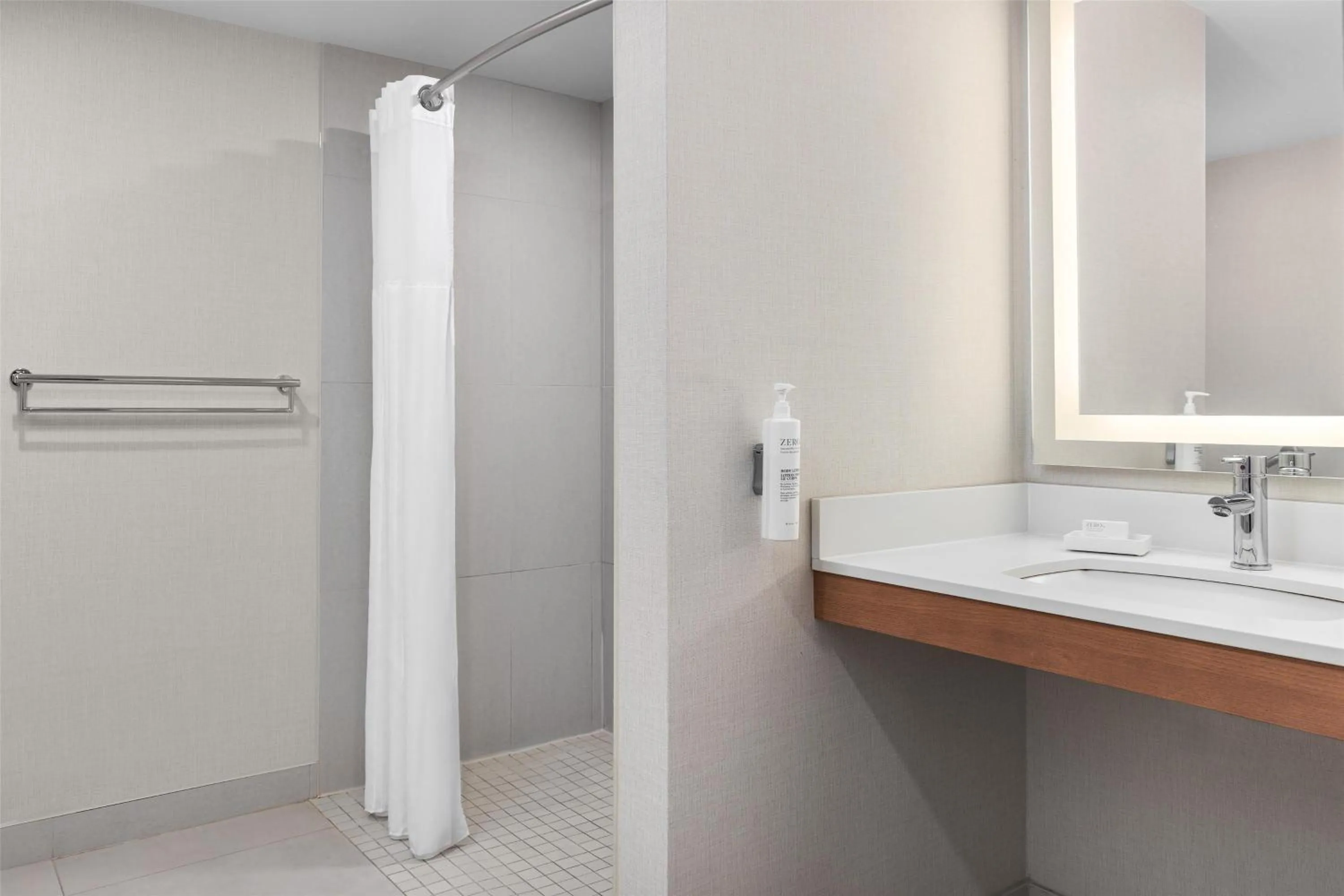 Bathroom in Hilton Garden Inn Toronto Airport