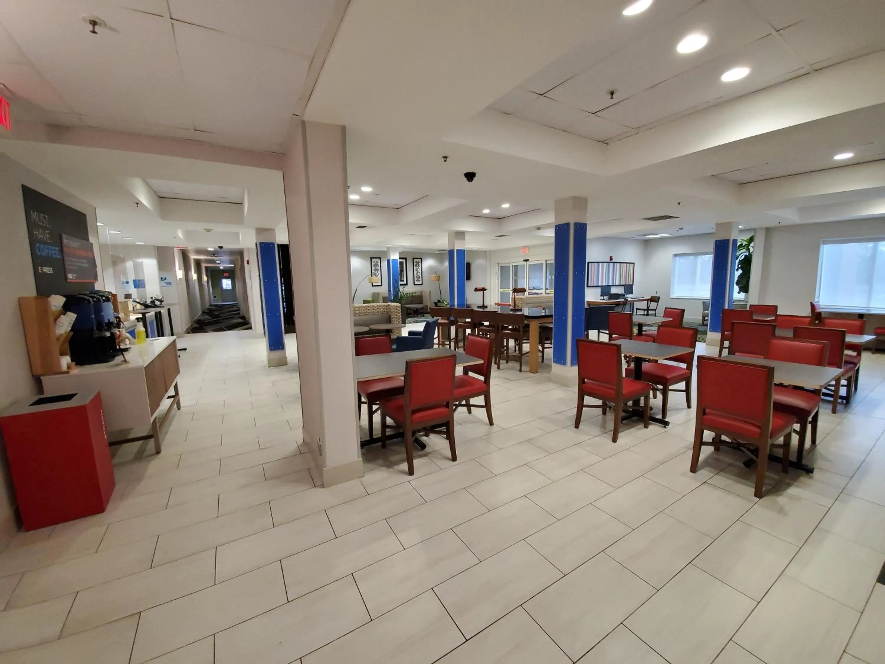 Breakfast in Holiday Inn Express Hotel & Suites Seattle North - Lynnwood by IHG