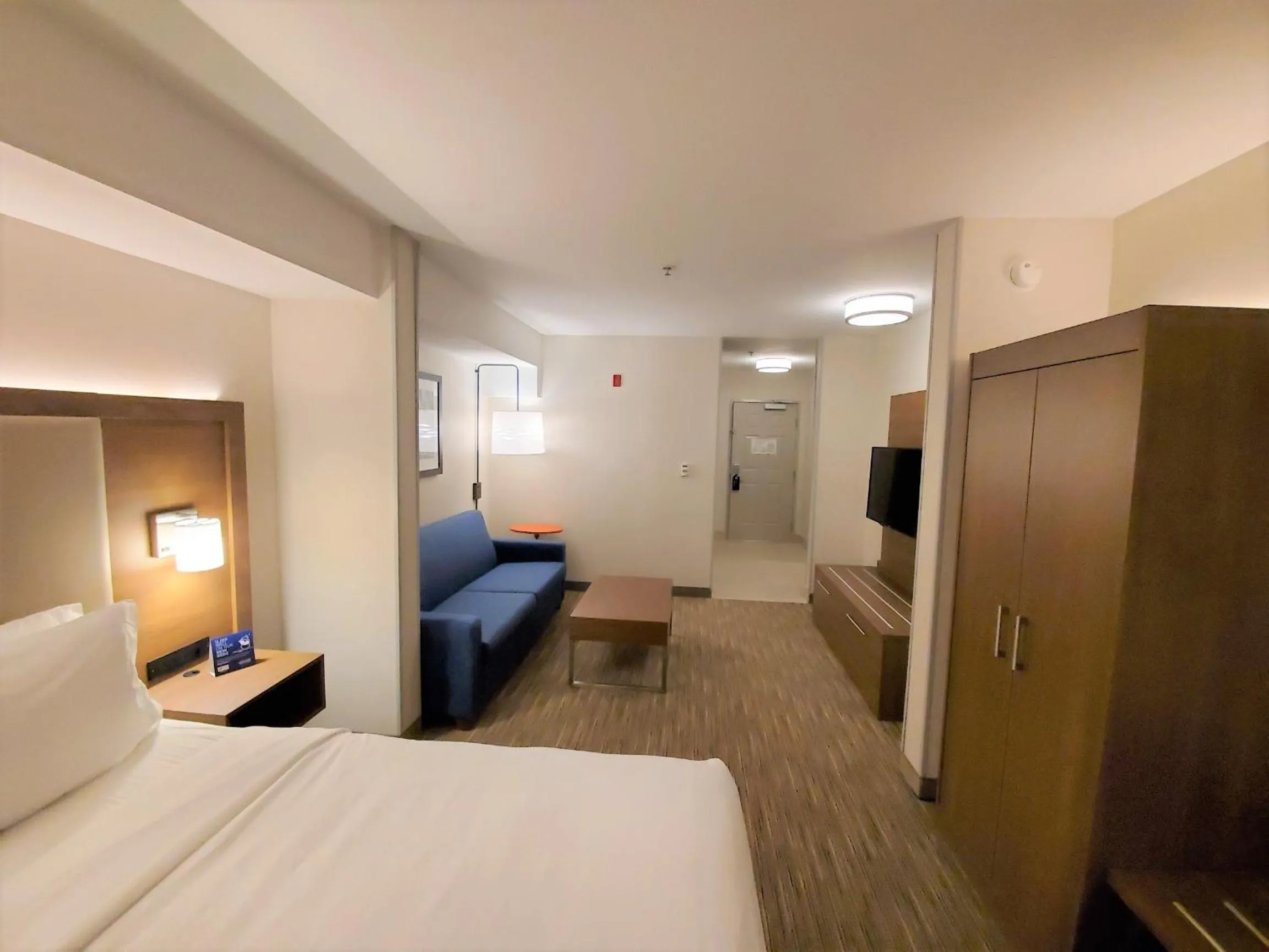 Photo of the whole room, Bed in Holiday Inn Express Hotel & Suites Seattle North - Lynnwood by IHG