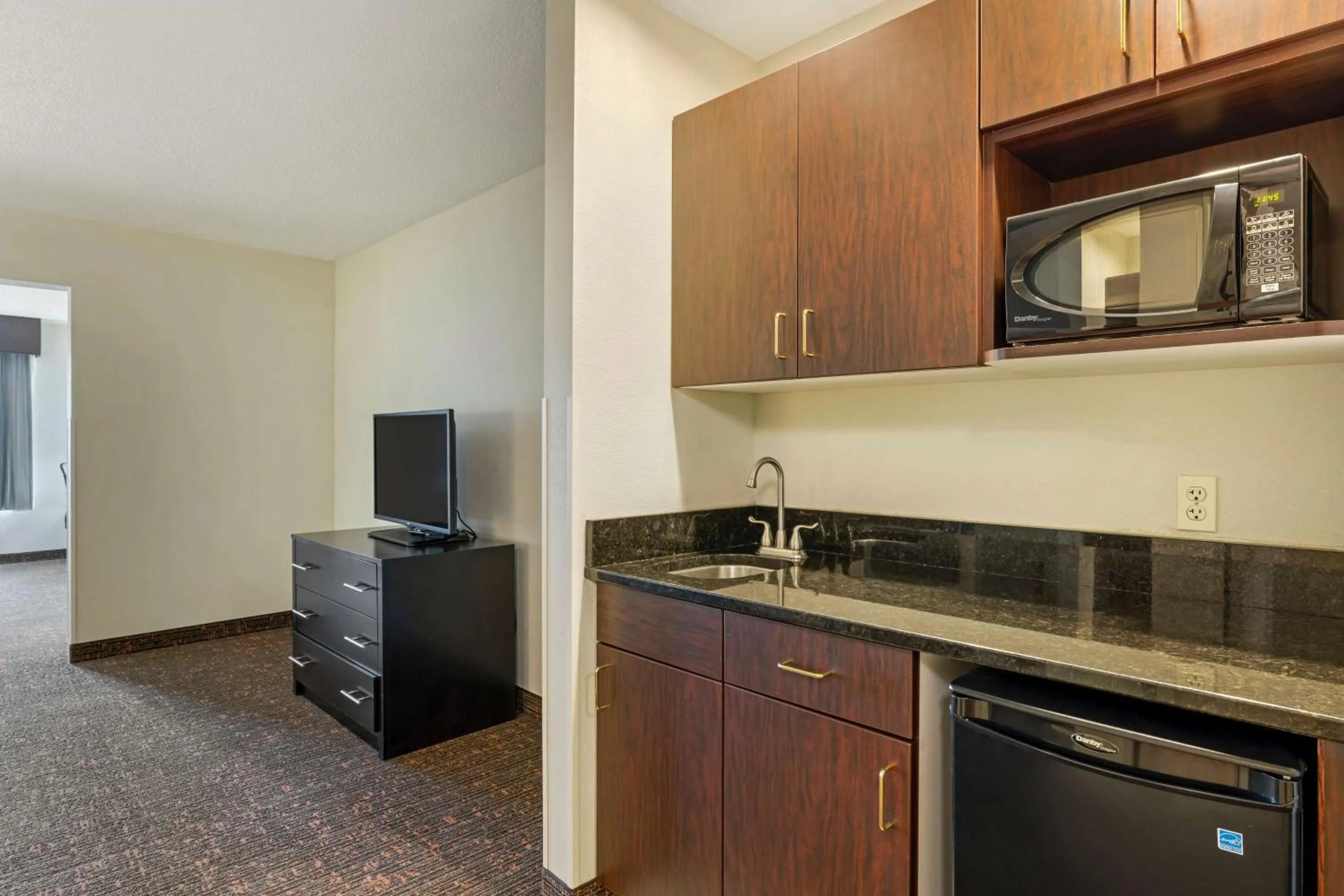 Bedroom in Best Western Plus Omaha Airport Inn