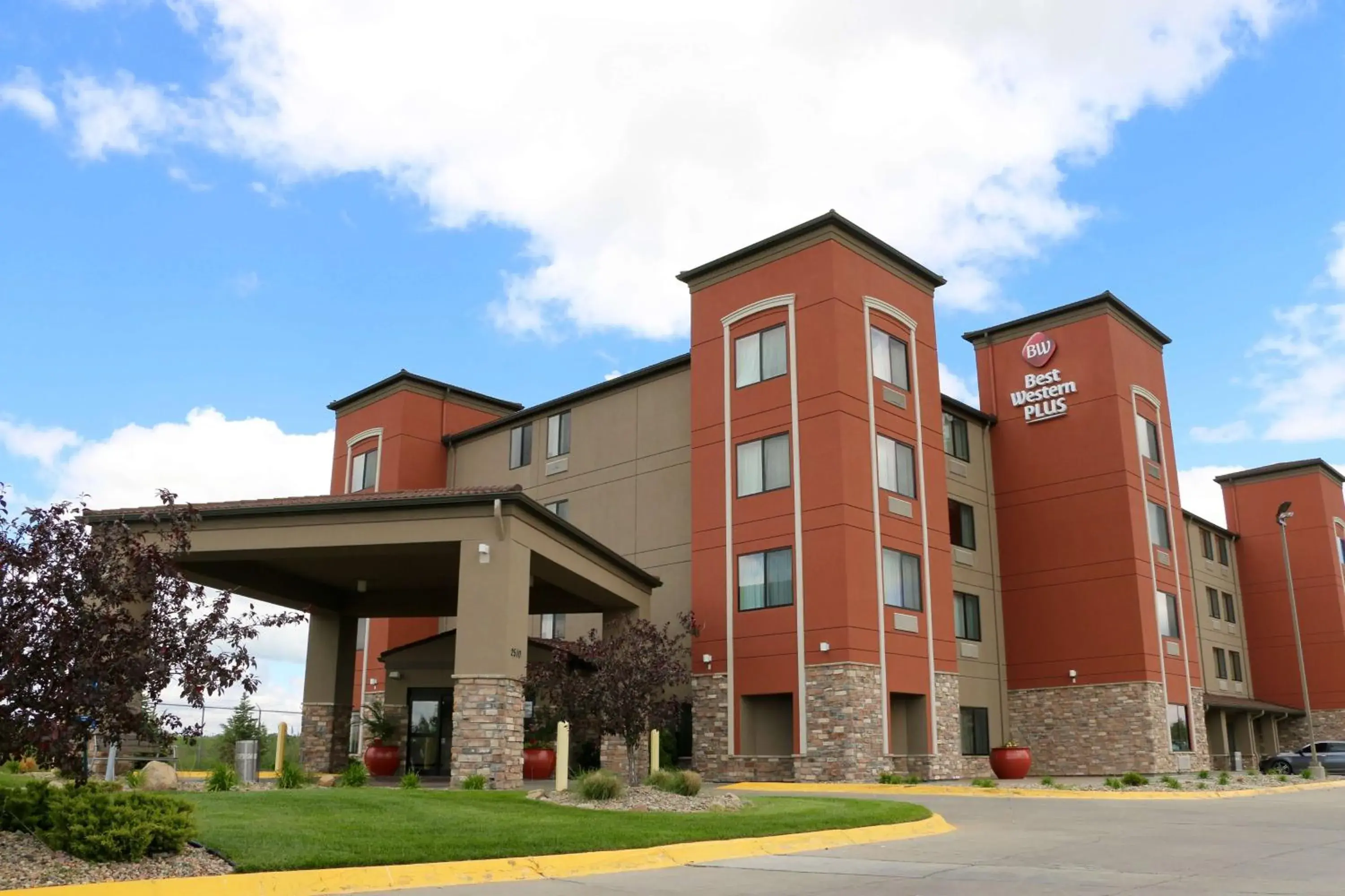 Property building in Best Western Plus Omaha Airport Inn Property building in Best Western Plus Omaha Airport Inn